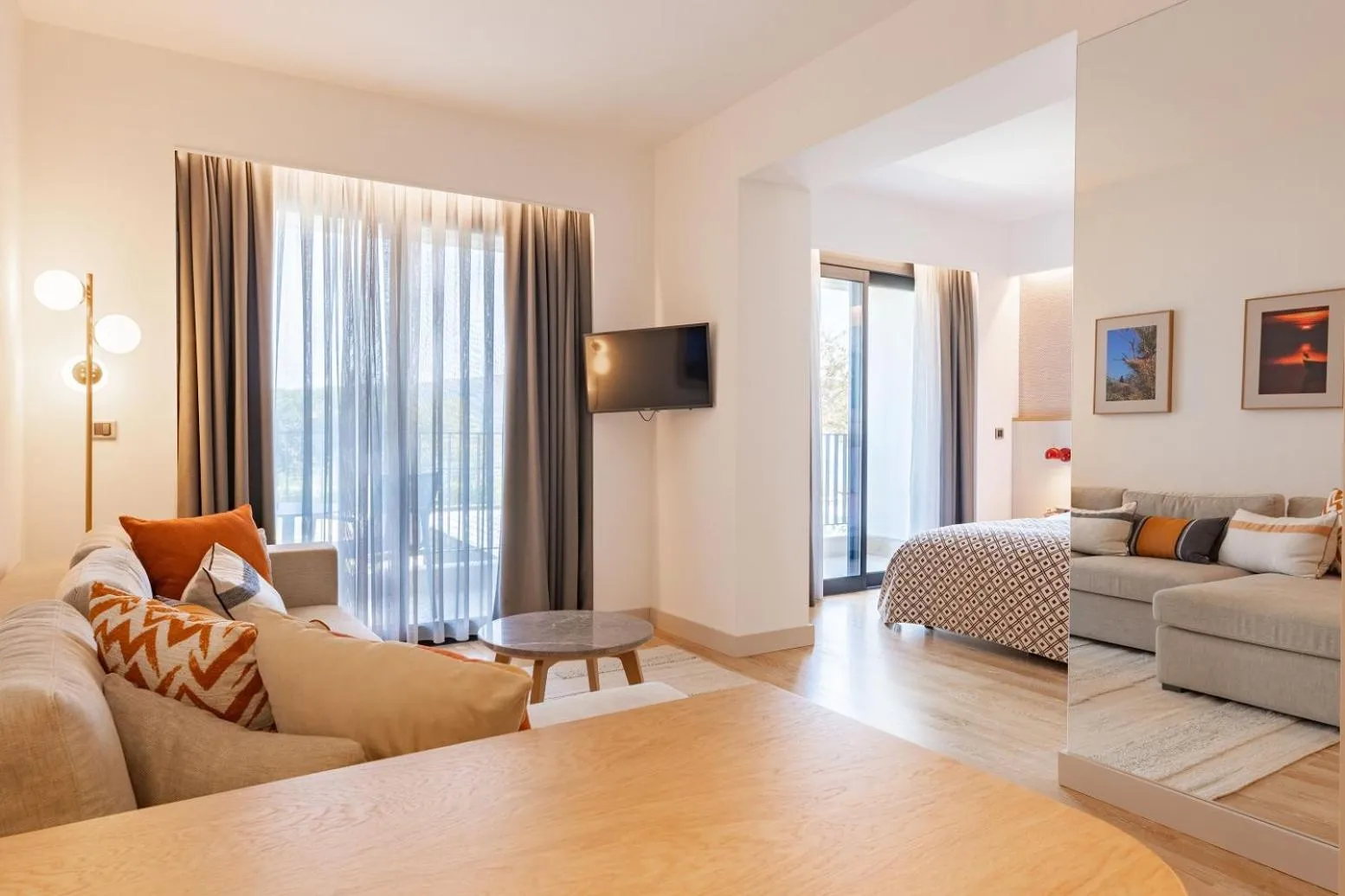 Living room, Bed in Pınar Otel