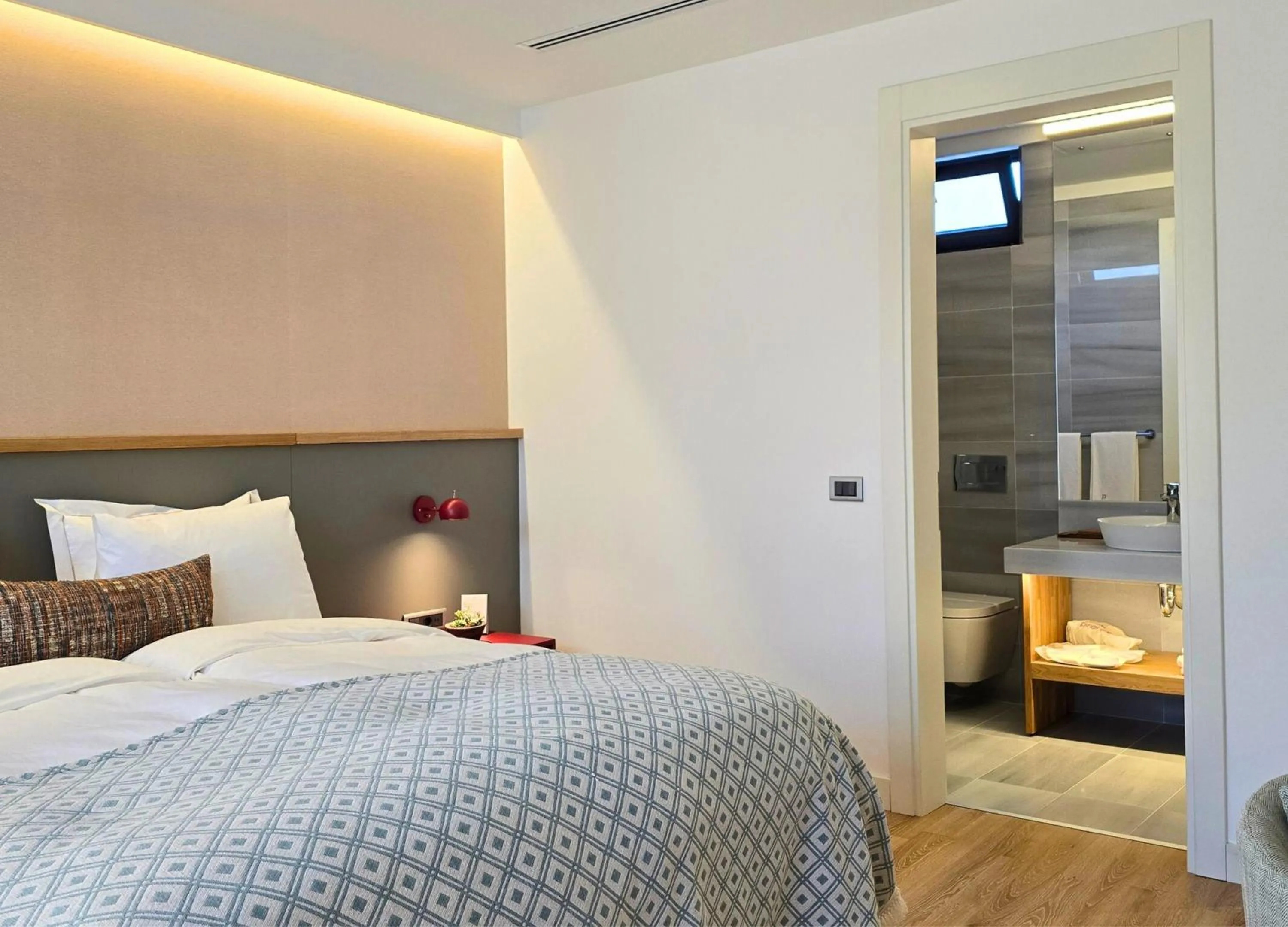 Bathroom, Bed in Pınar Otel