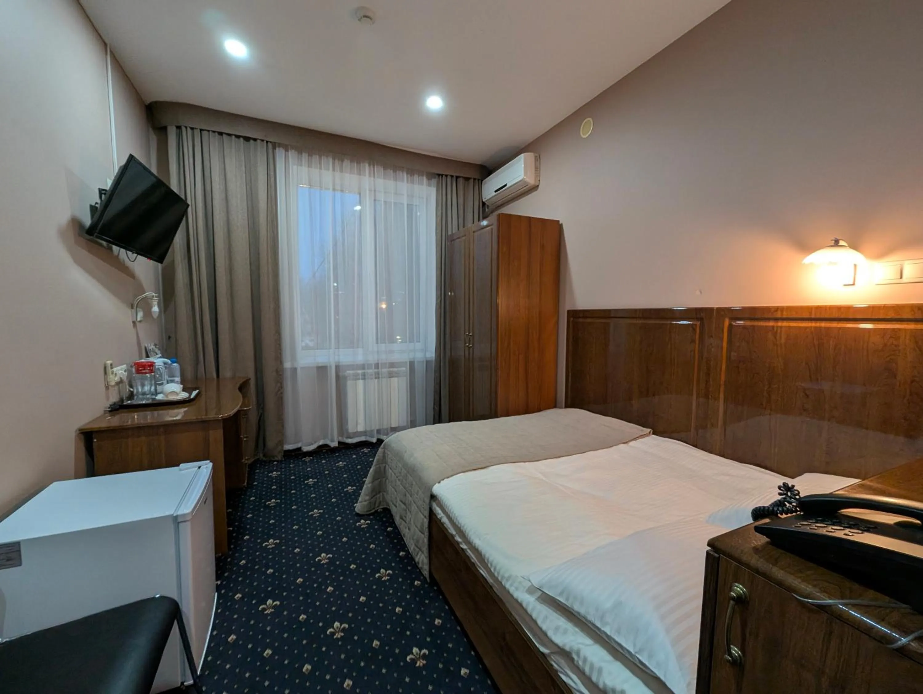 Basic Double Room in Victoria Hotel