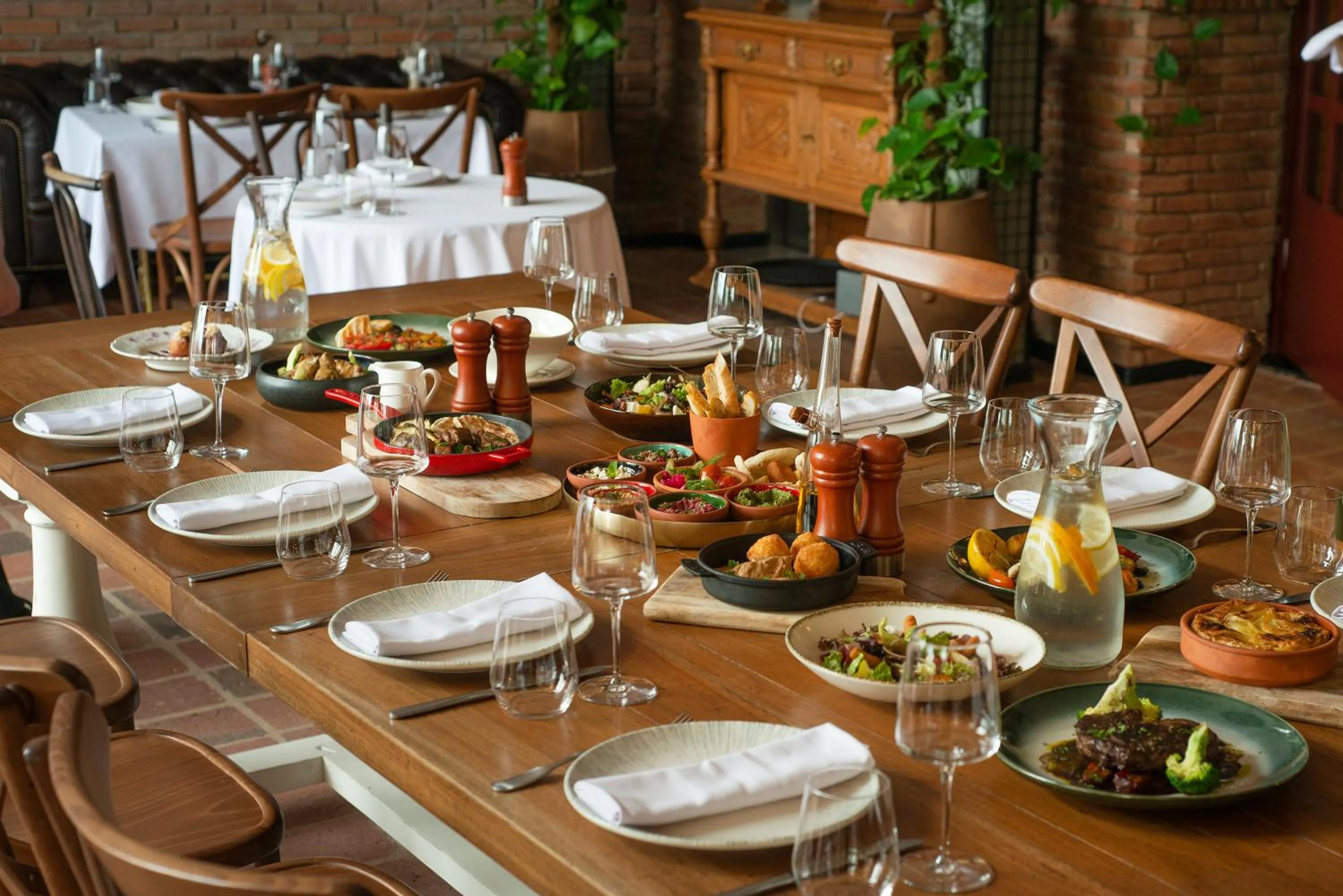 Restaurant/places to eat in GINGER Hotel