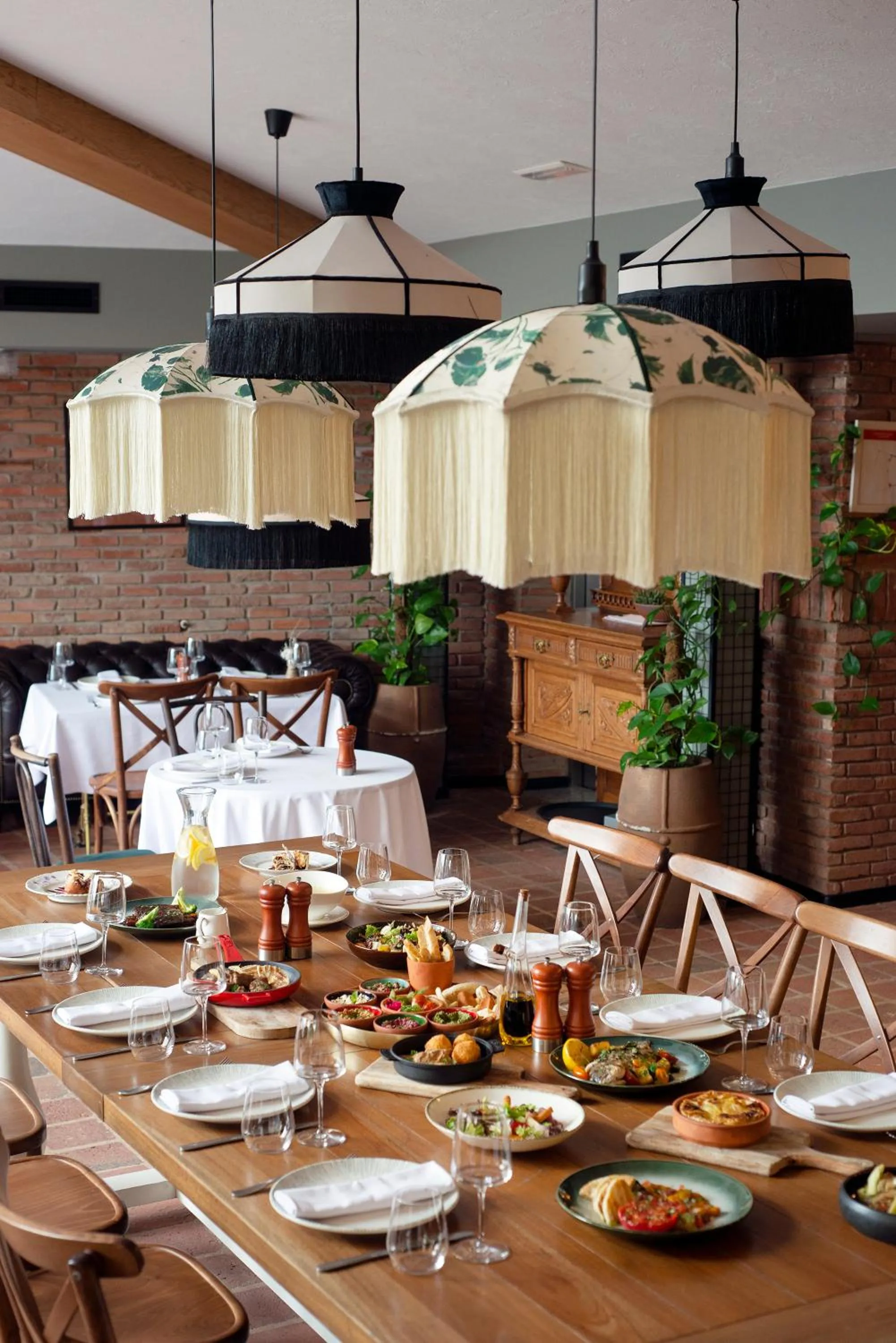 Restaurant/places to eat in GINGER Hotel