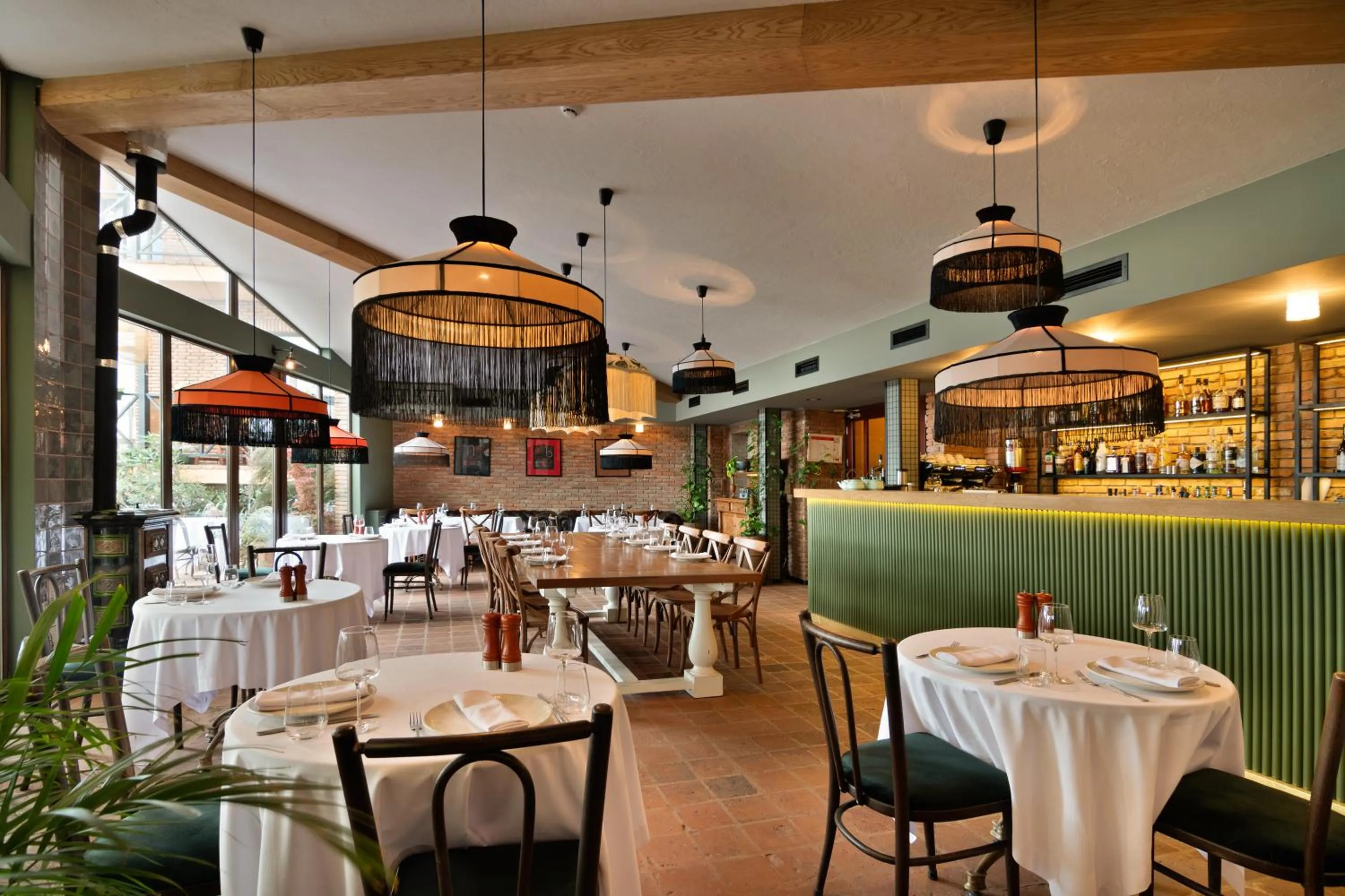 Restaurant/places to eat in GINGER Hotel