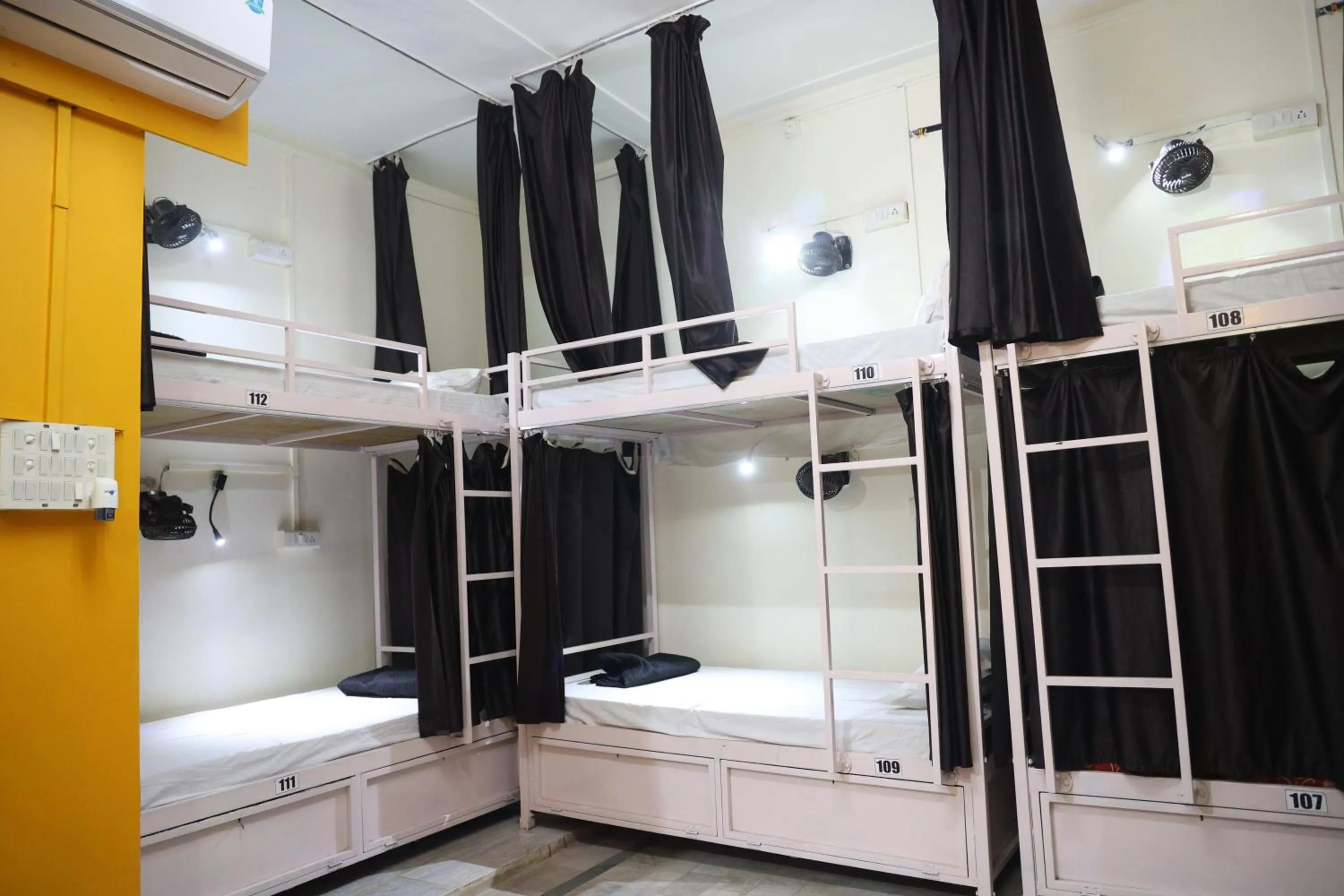 SantKripa Backpackers 400 Mtr from Railway station