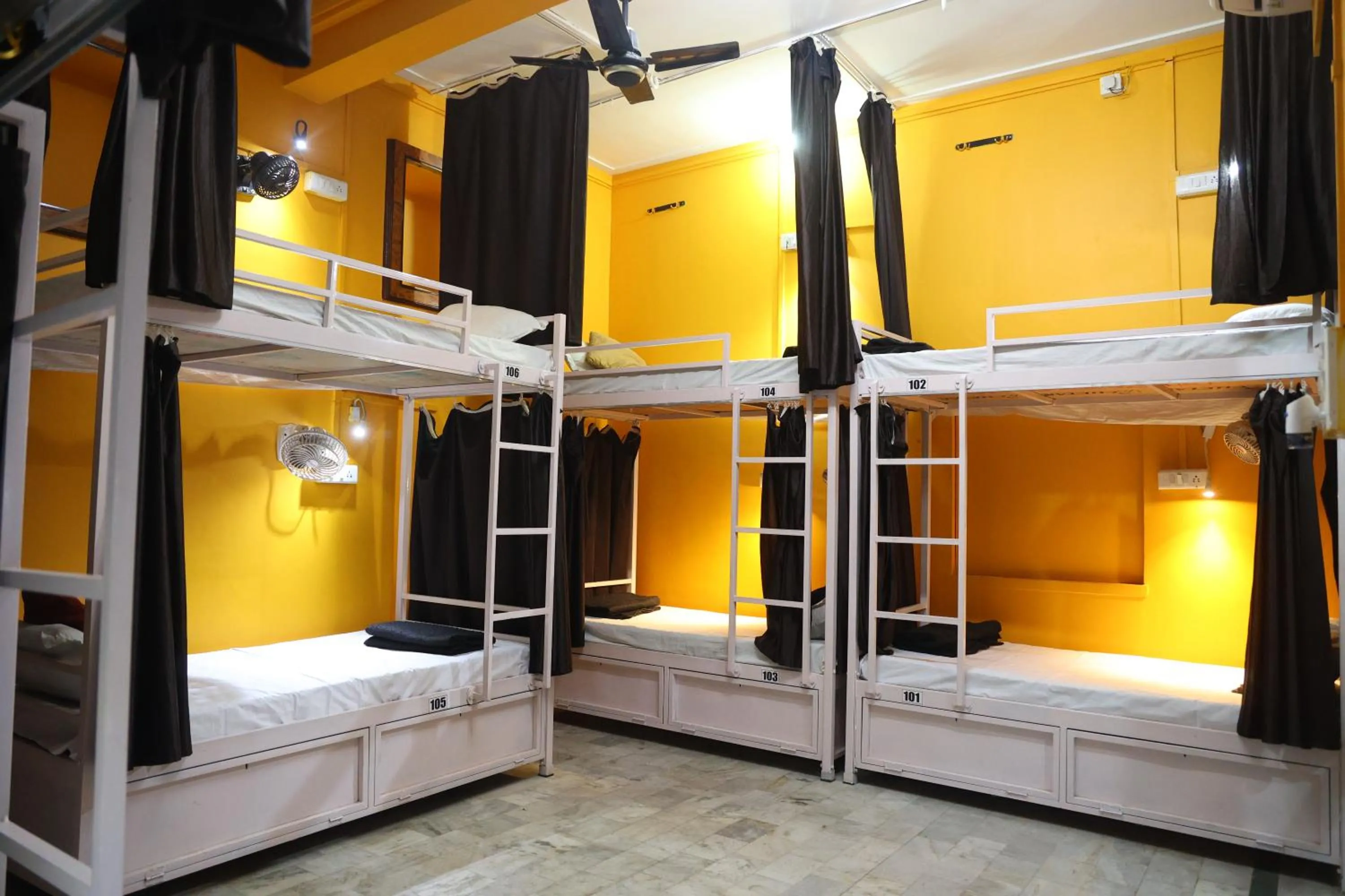 SantKripa Backpackers 400 Mtr from Railway station