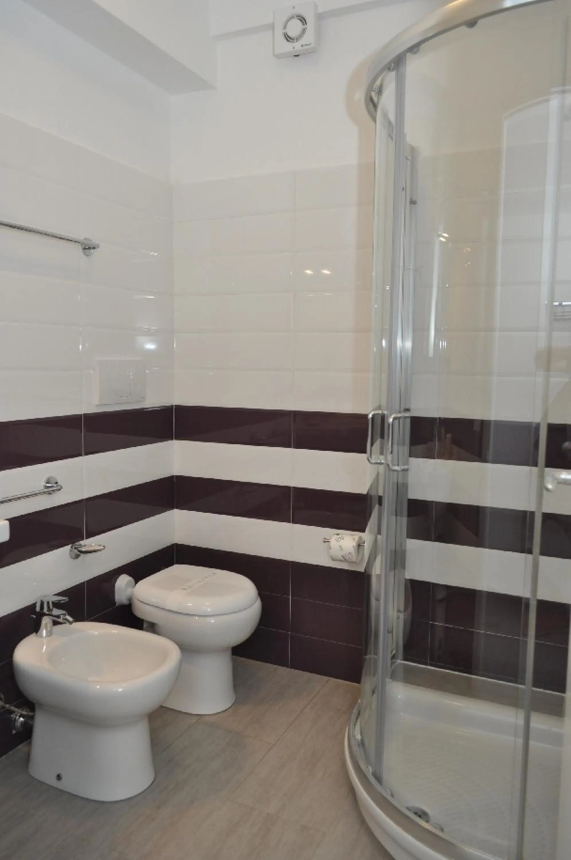 Shower in Hotel Sikania