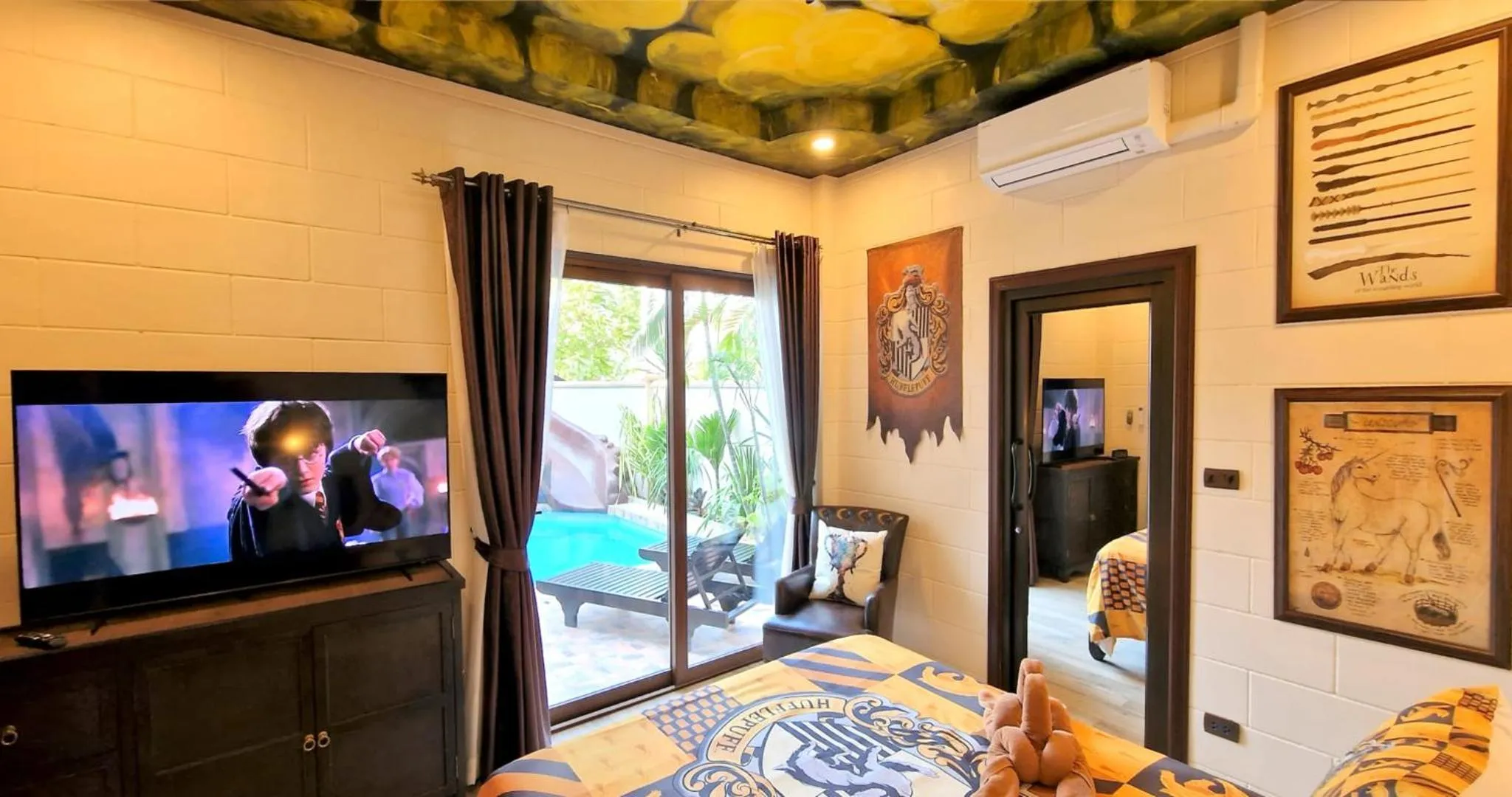 Bed in POTTERLAND Luxury Pool Villa Pattaya Walking Street 6 Bedrooms