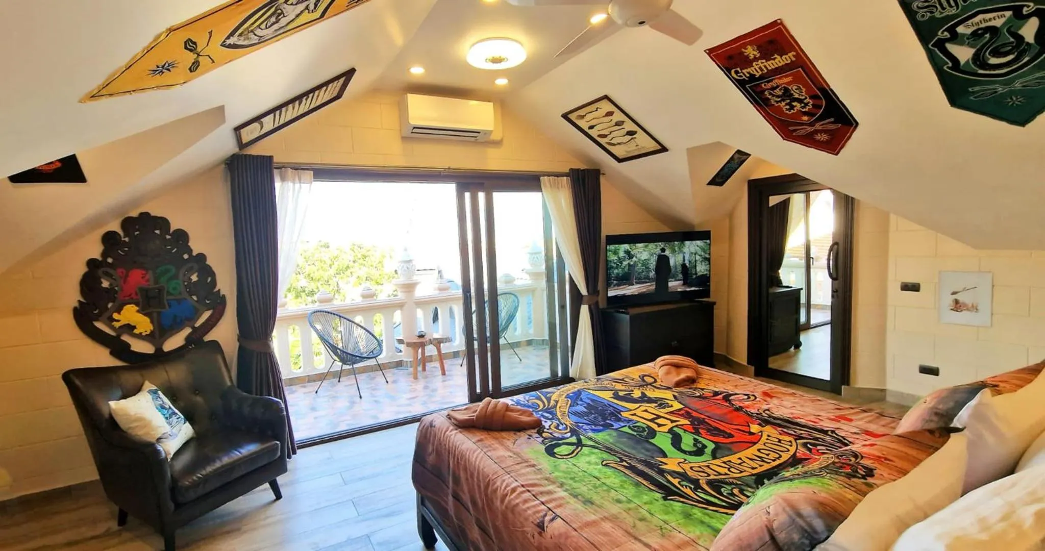 Bed in POTTERLAND Luxury Pool Villa Pattaya Walking Street 6 Bedrooms