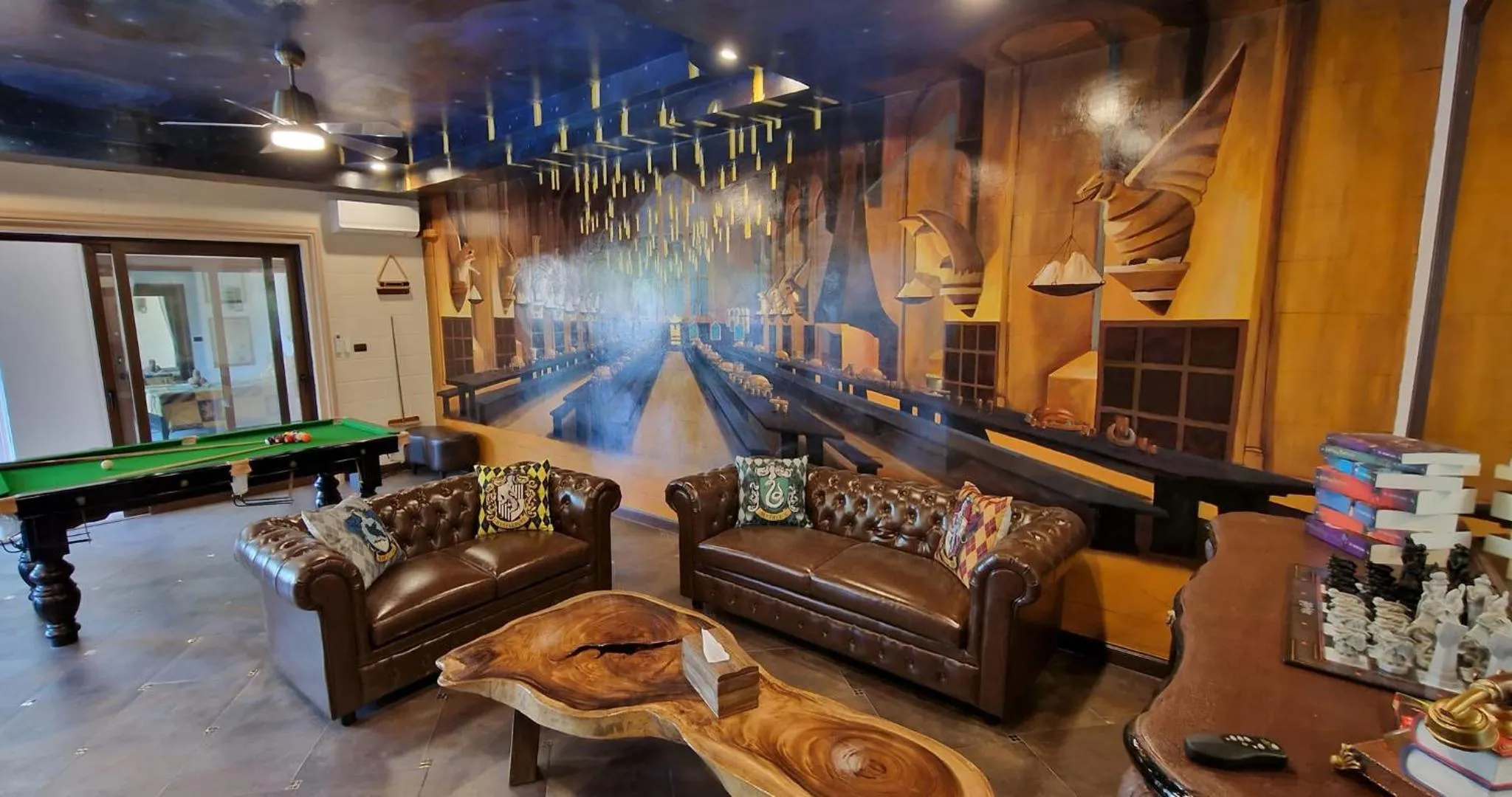 Communal lounge/ TV room in POTTERLAND Luxury Pool Villa Pattaya Walking Street 6 Bedrooms