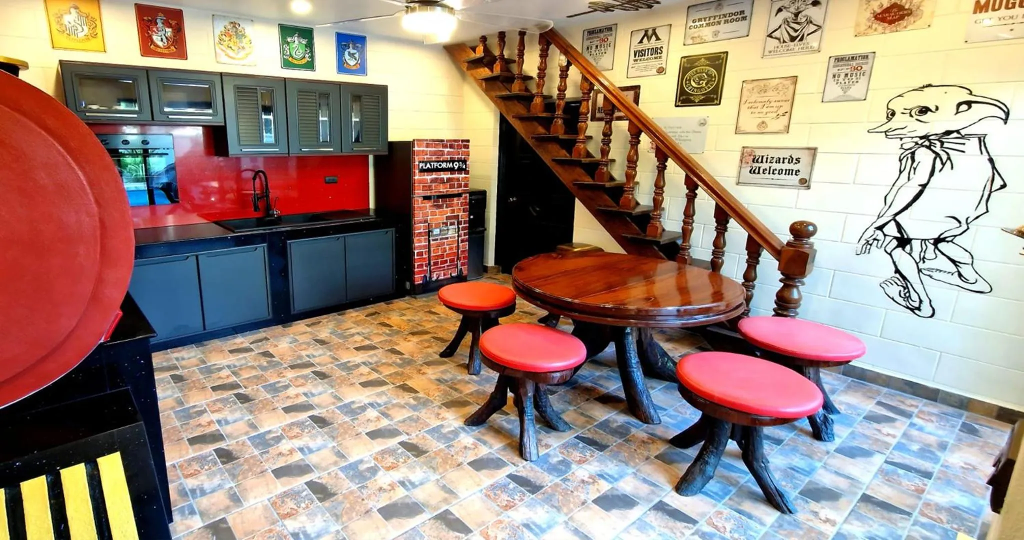 Kitchen or kitchenette in POTTERLAND Luxury Pool Villa Pattaya Walking Street 6 Bedrooms