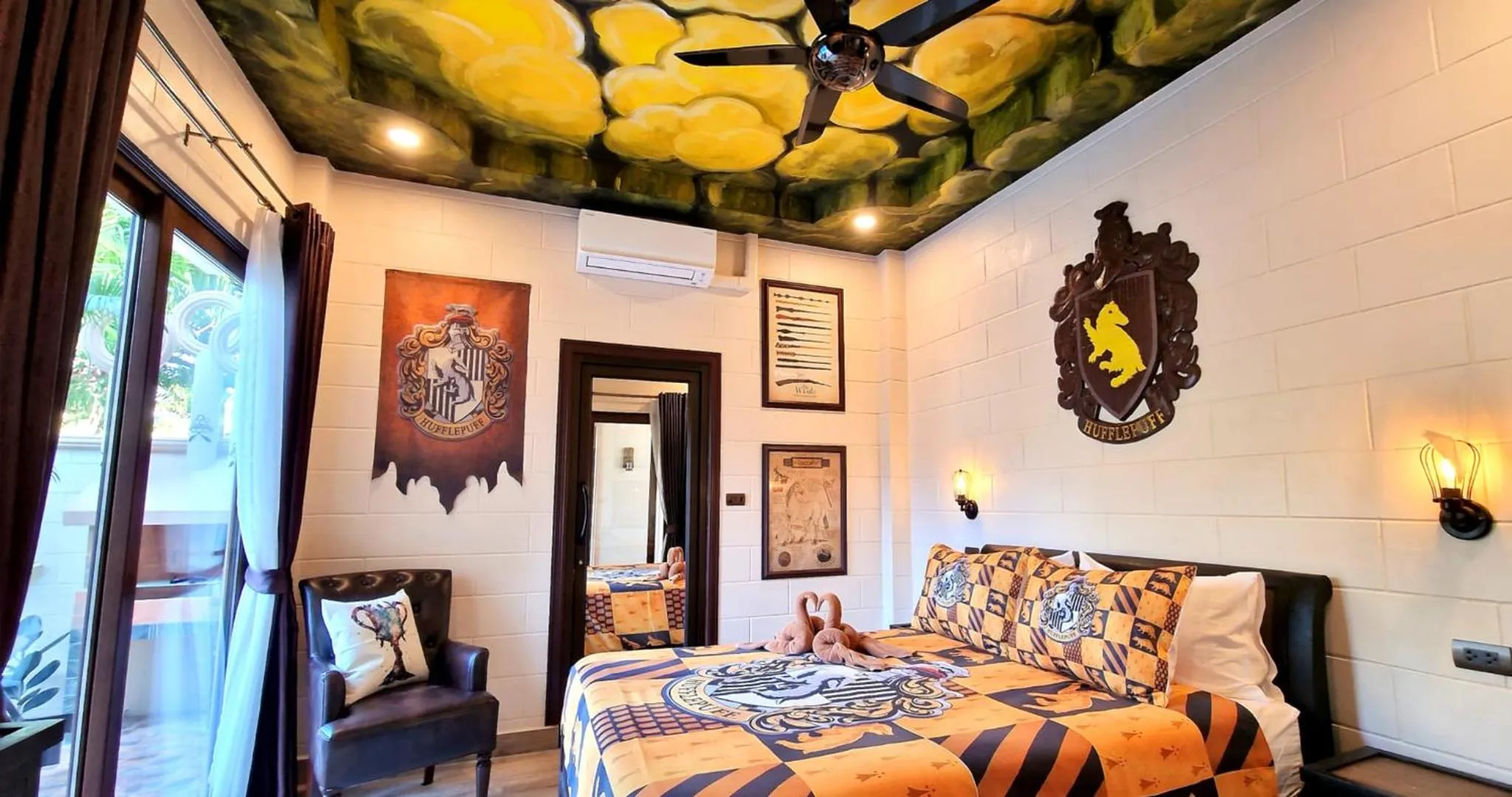 Bed in POTTERLAND Luxury Pool Villa Pattaya Walking Street 6 Bedrooms