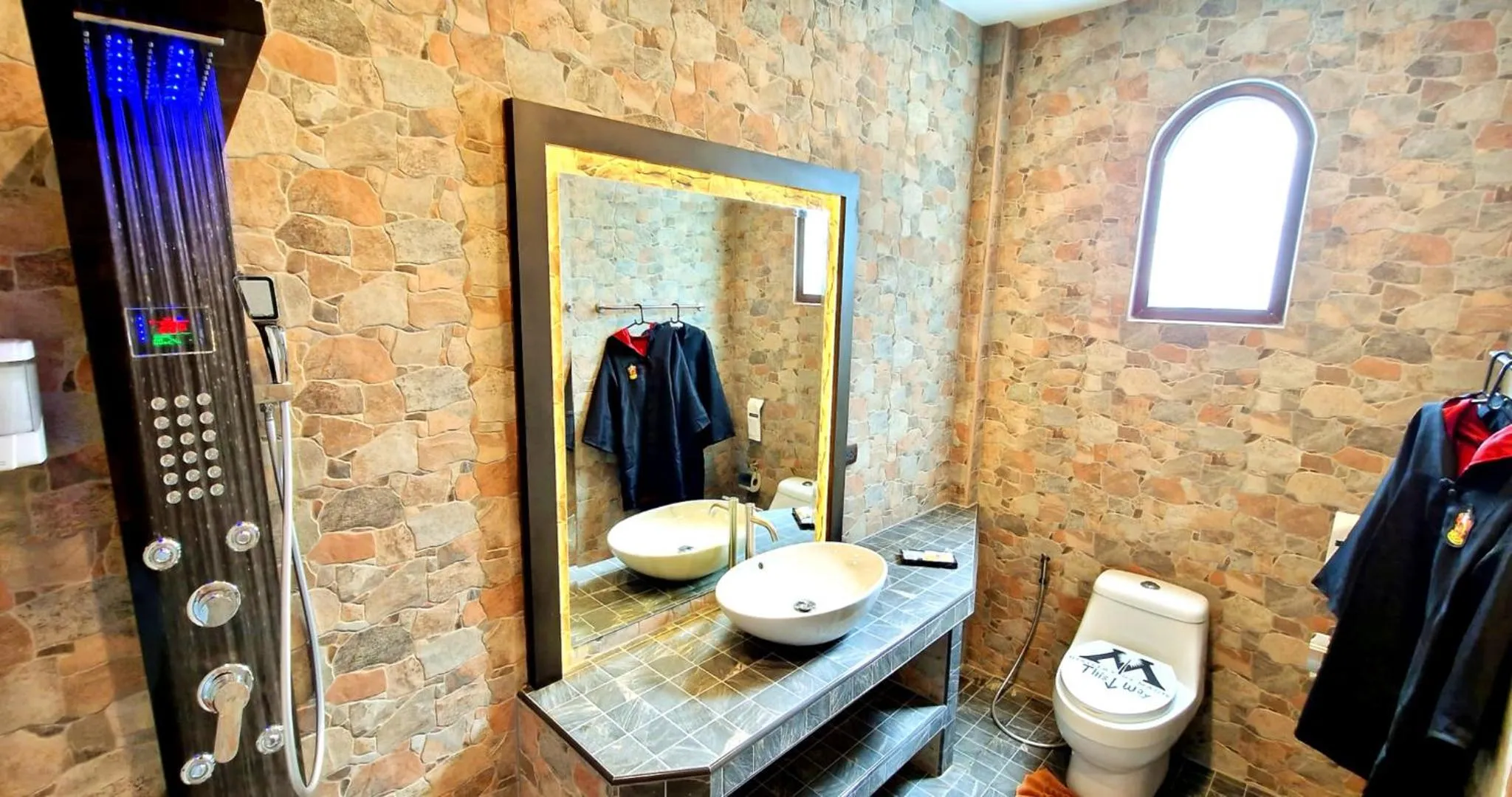 Shower in POTTERLAND Luxury Pool Villa Pattaya Walking Street 6 Bedrooms