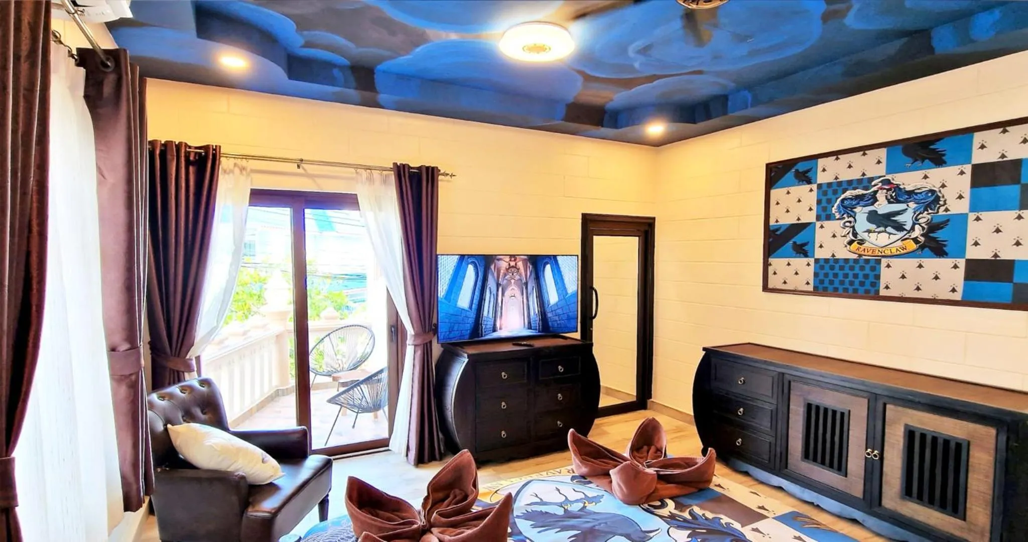 Bed in POTTERLAND Luxury Pool Villa Pattaya Walking Street 6 Bedrooms