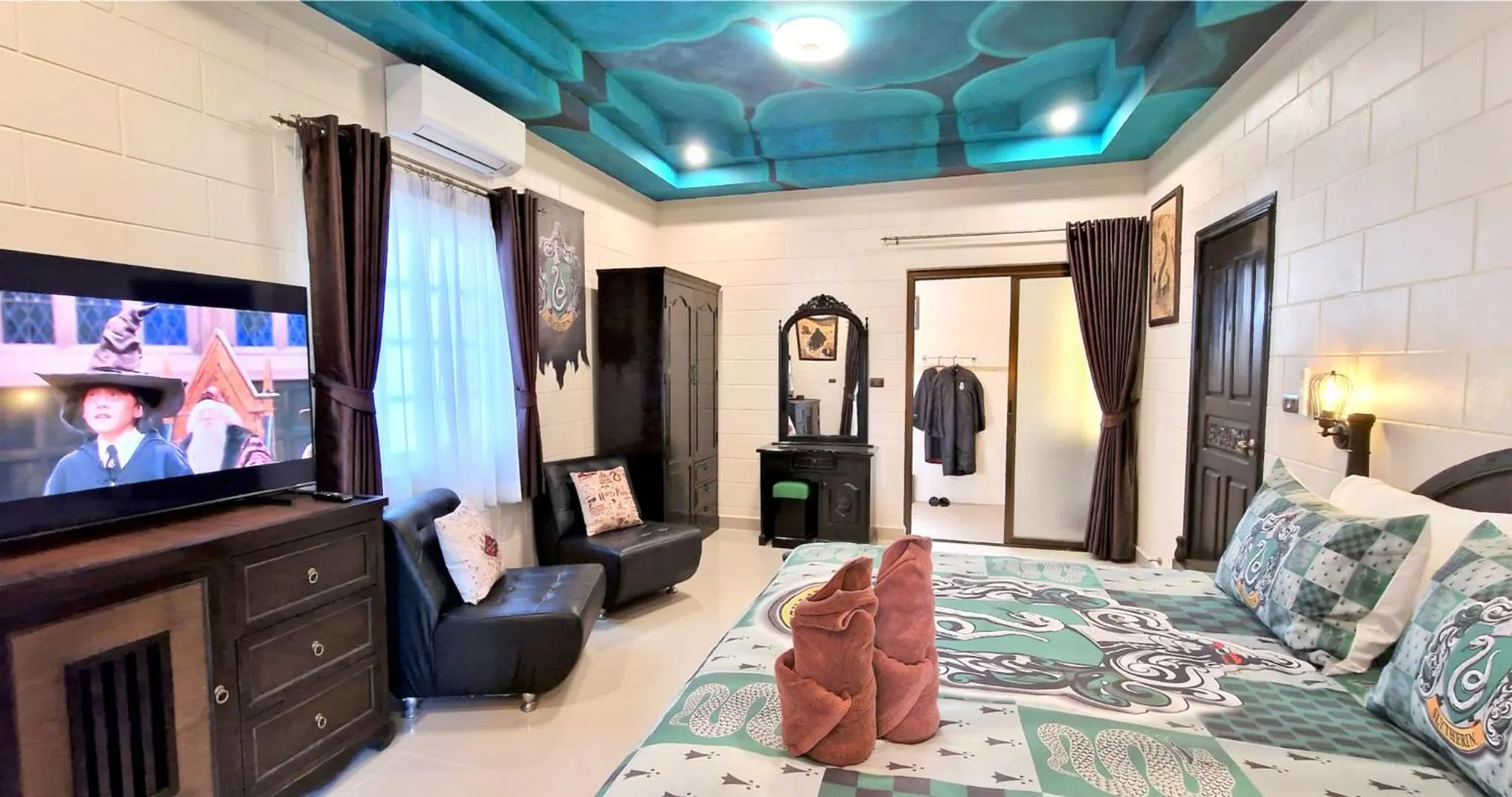 Bed in POTTERLAND Luxury Pool Villa Pattaya Walking Street 6 Bedrooms