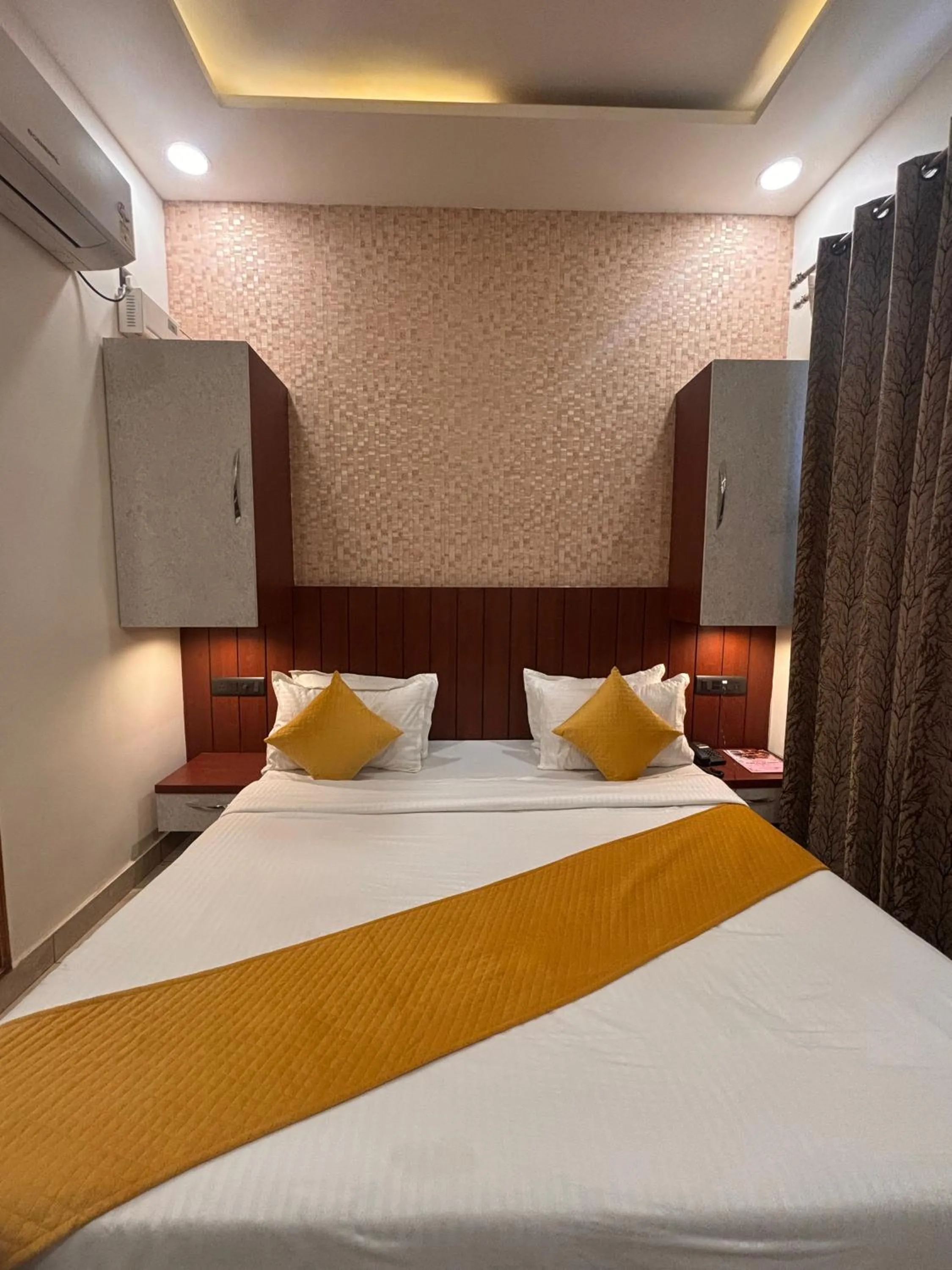 Bed in Anushangi Hotel