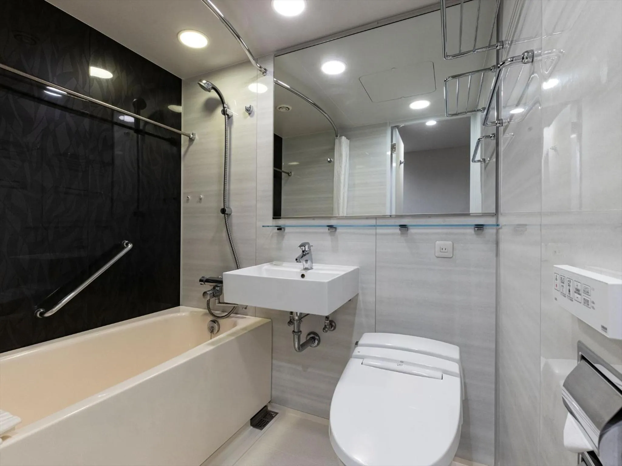 Toilet in Tokyu Stay Shimbashi - Ginza area