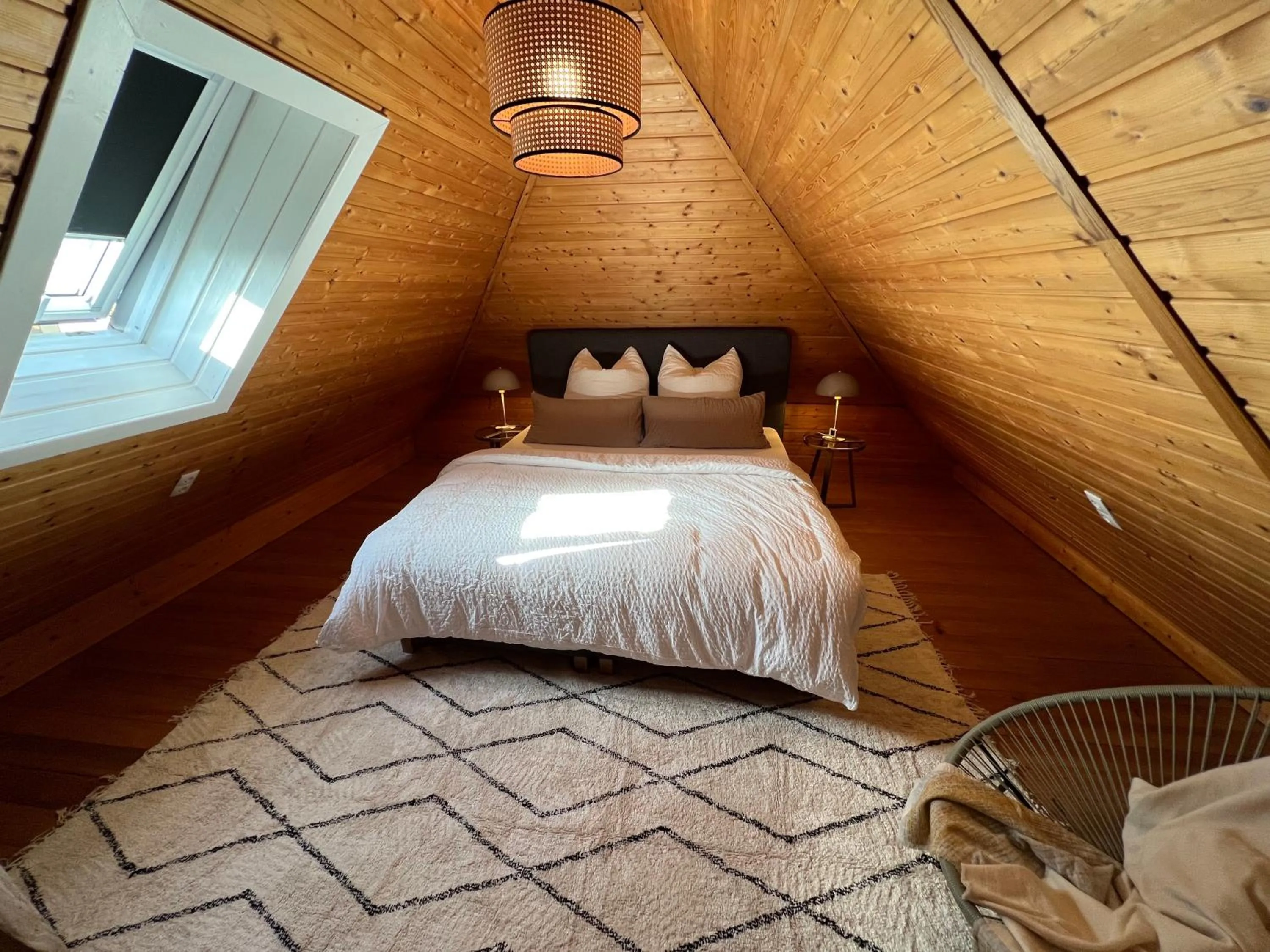 CROWN LIVING Wohlfühl Loft Bregenz - Loft nahe Bodensee, Boxspringbett, Küche, zentrumsnah, ideal für Feriengäste und Geschäftsreisende