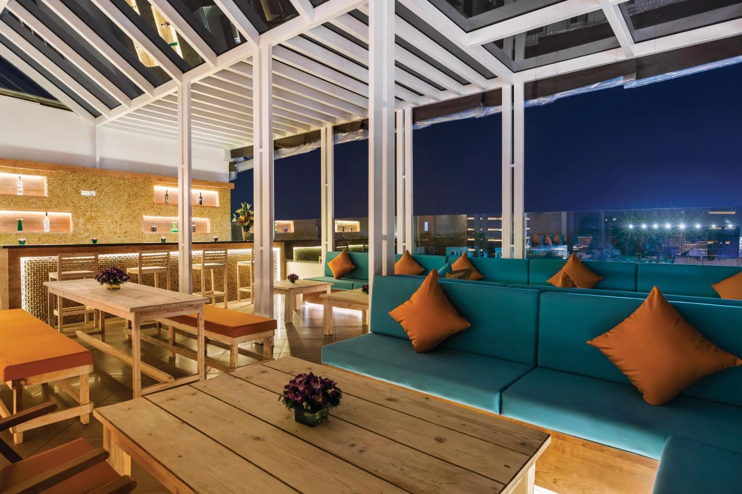 Lounge or bar in Ramada Encore Domlur Bangalore