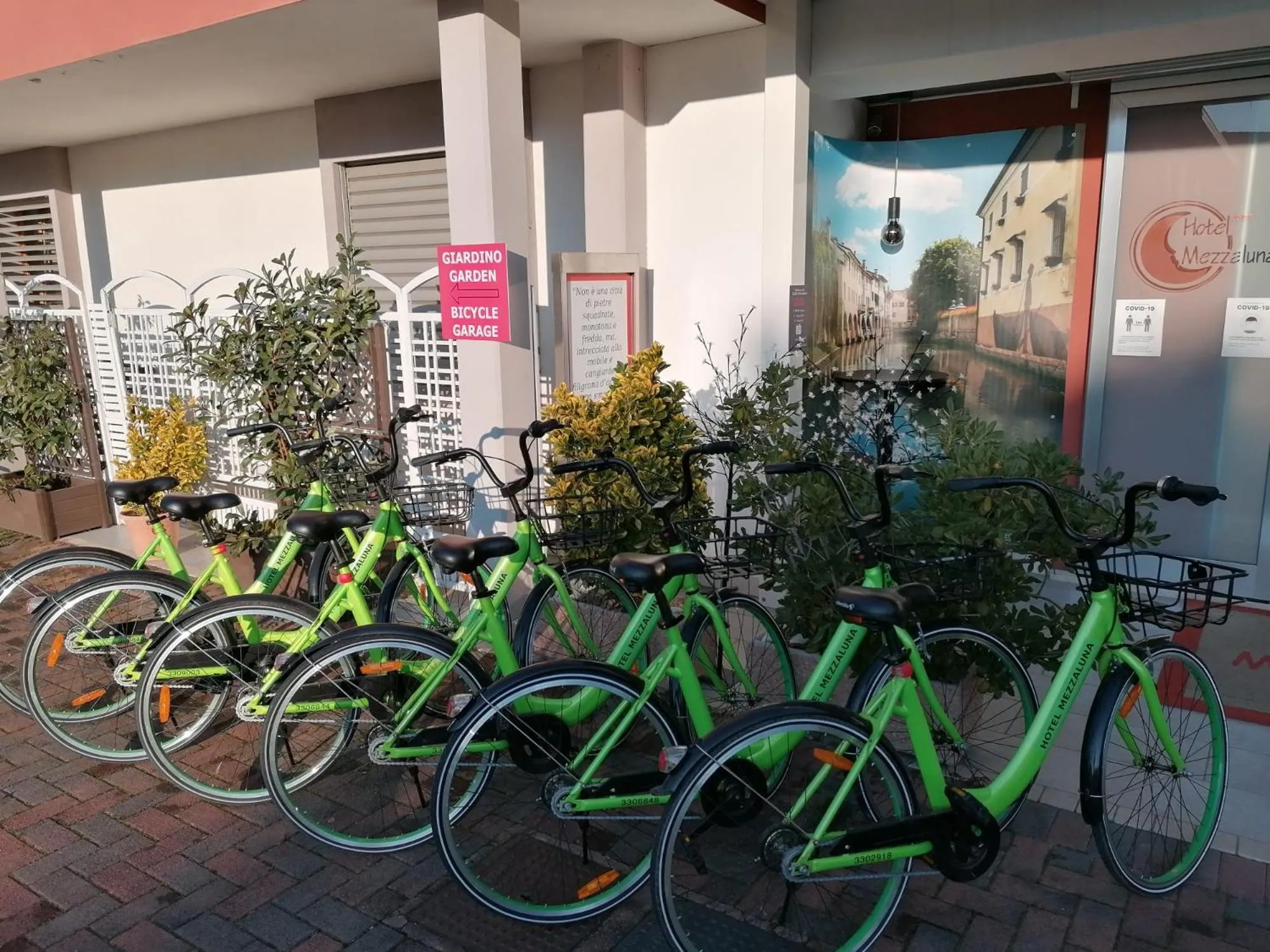 Facade/entrance in Hotel Mezzaluna