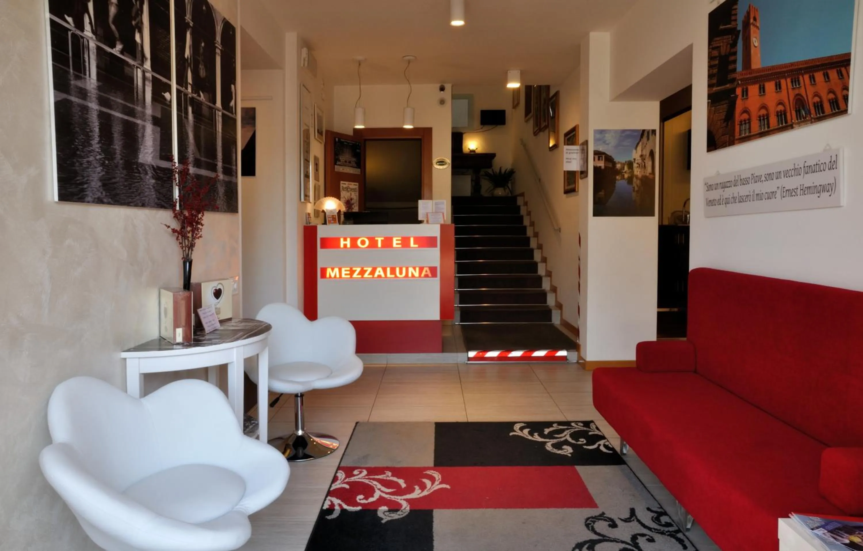 Lobby or reception in Hotel Mezzaluna