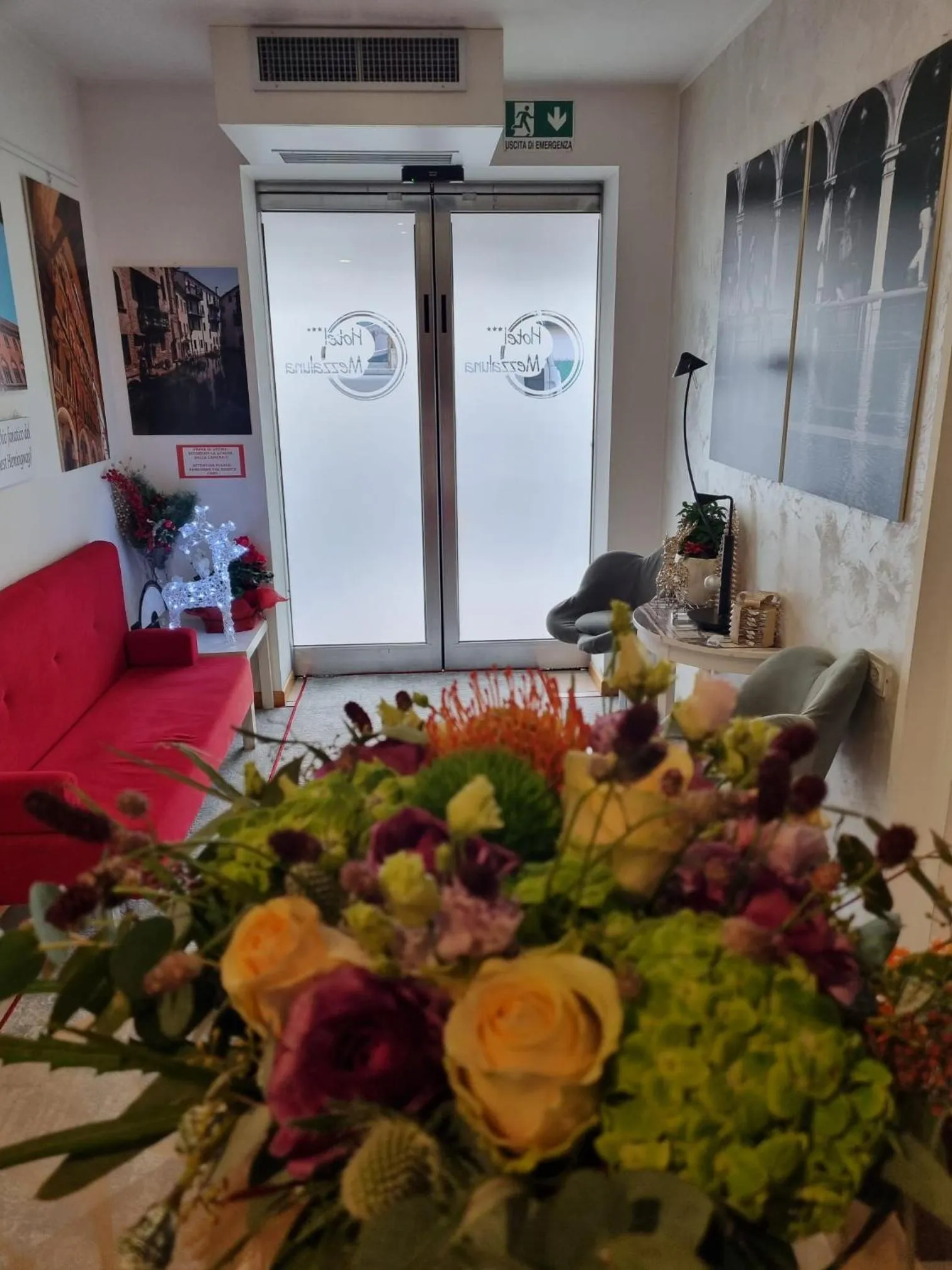 Facade/entrance in Hotel Mezzaluna