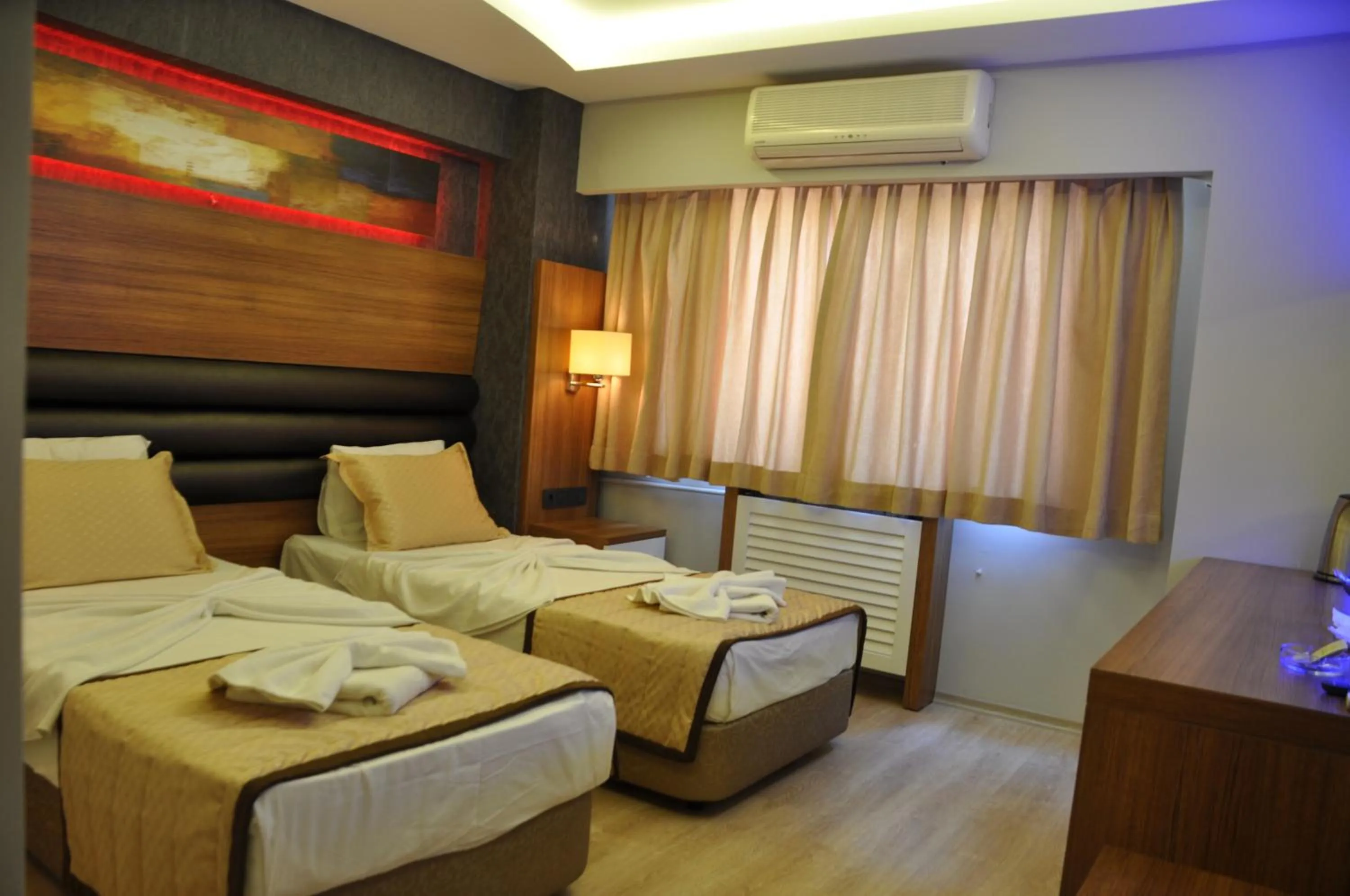 Photo of the whole room, Bed in İzmir Otel Kabaçam