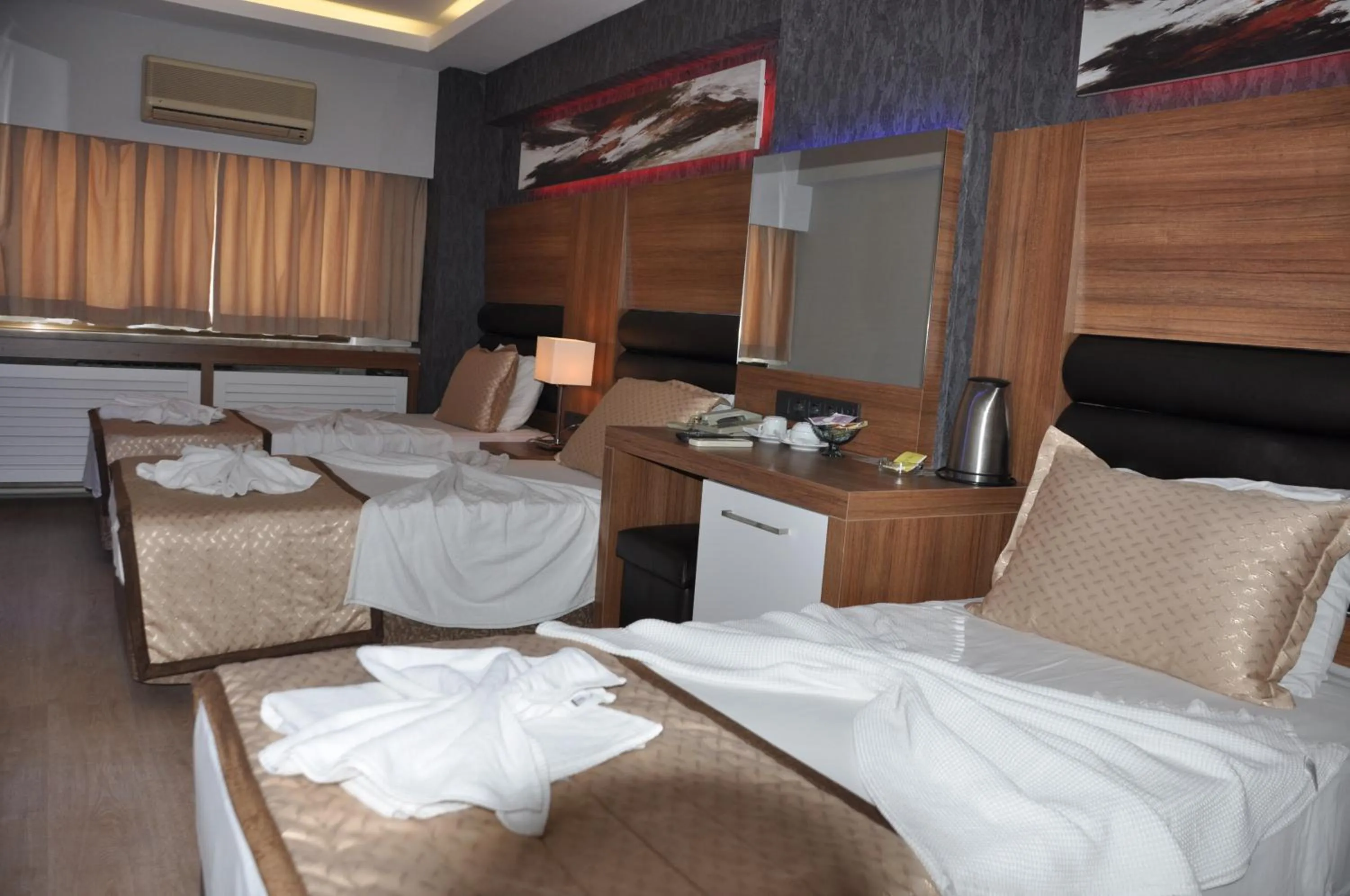 Photo of the whole room, Bed in İzmir Otel Kabaçam