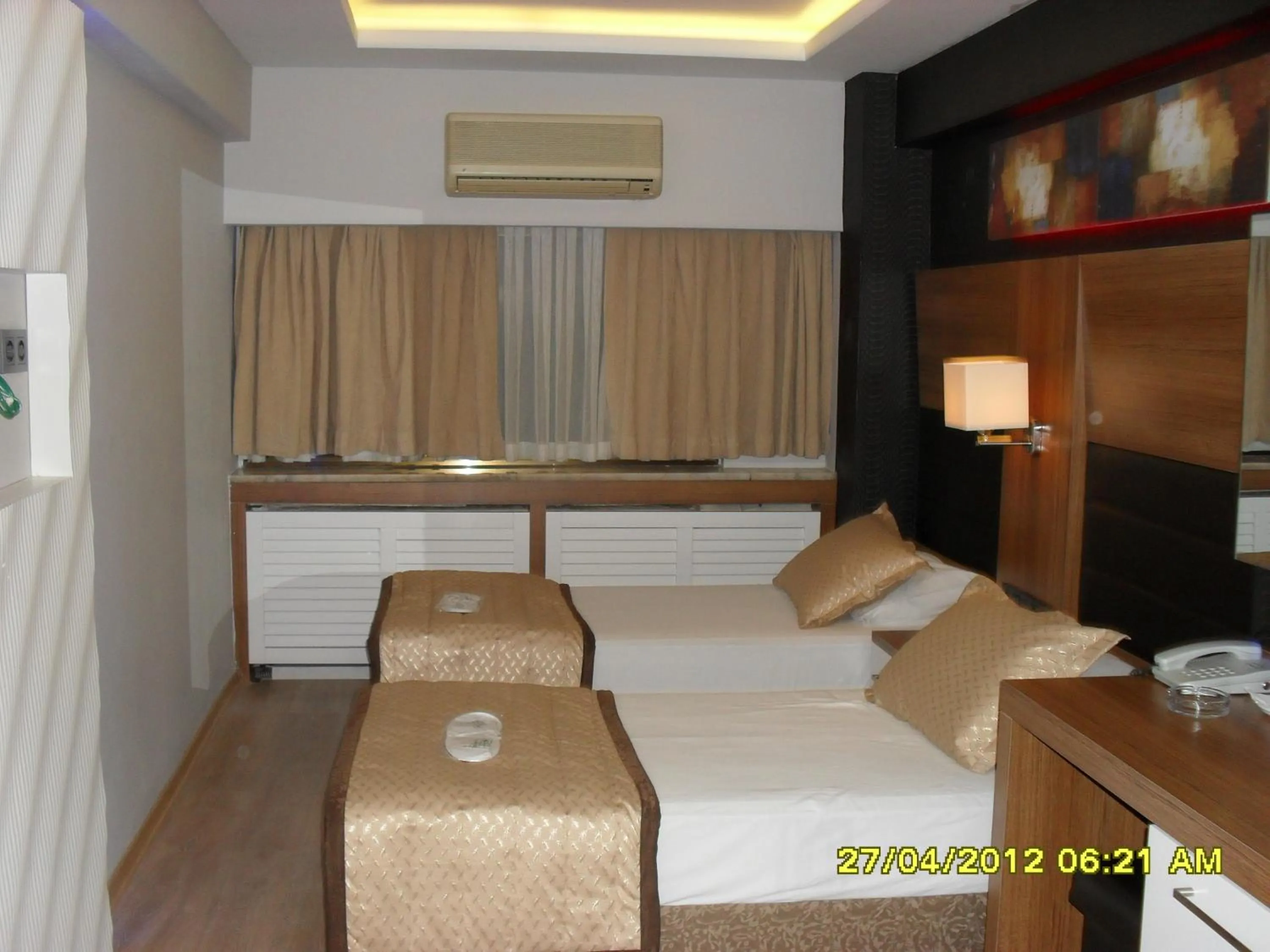 Photo of the whole room, Bed in İzmir Otel Kabaçam