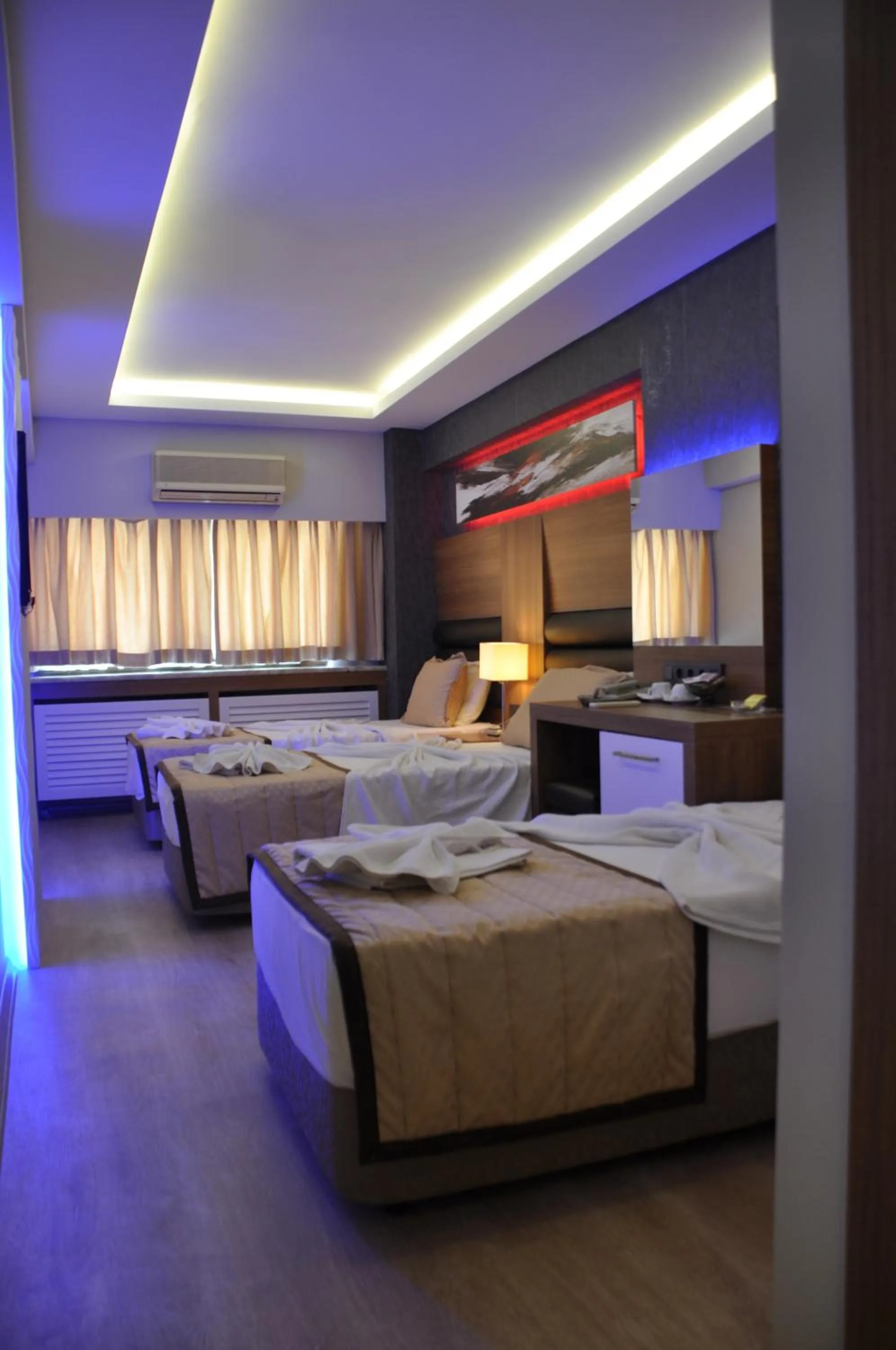 Photo of the whole room, Bed in İzmir Otel Kabaçam