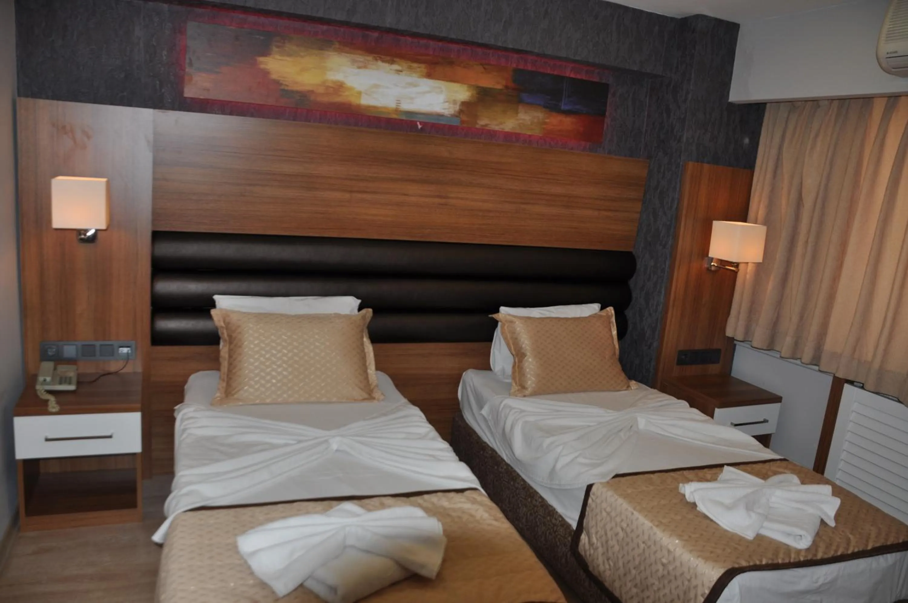 Photo of the whole room, Bed in İzmir Otel Kabaçam