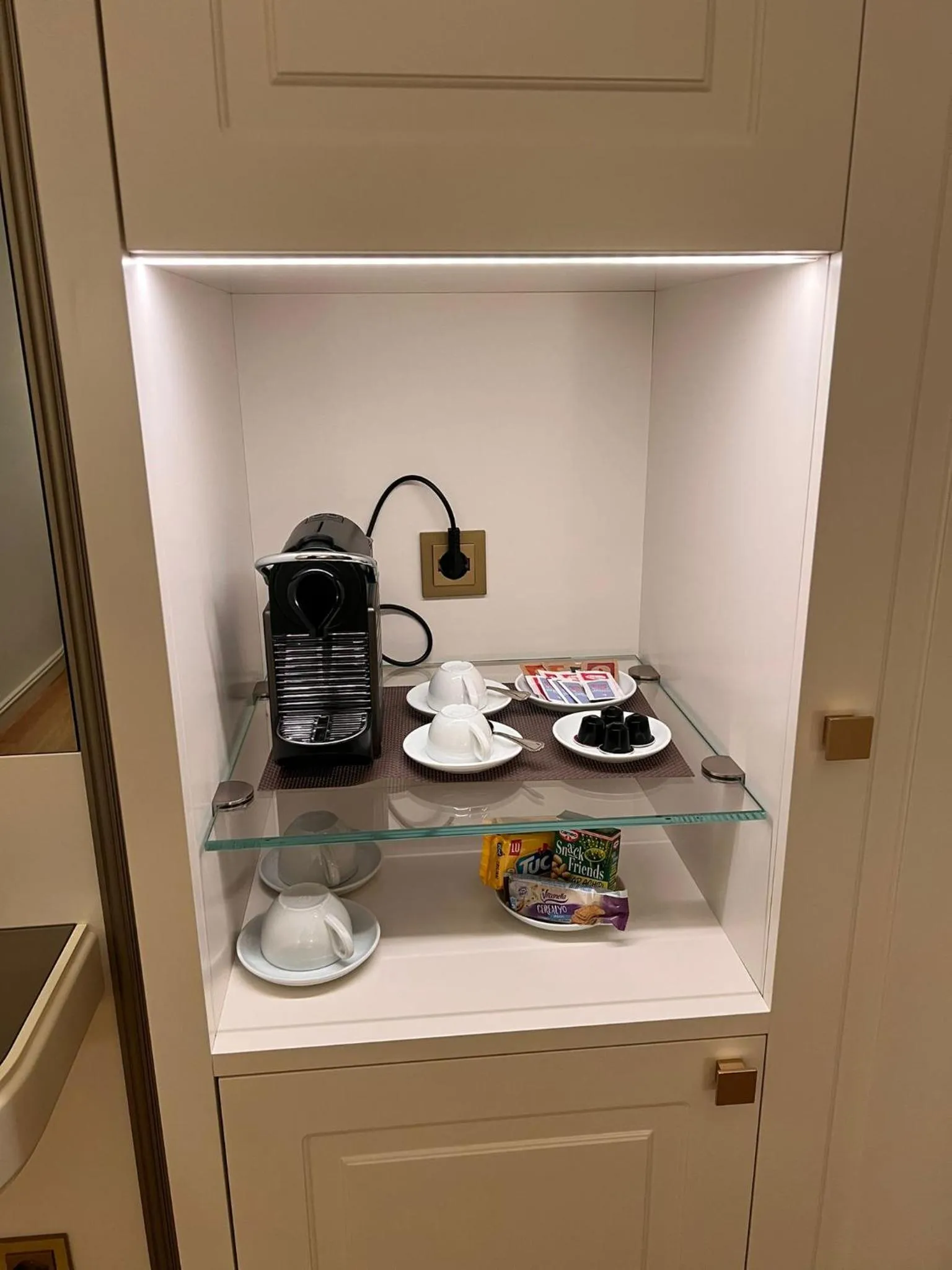 Coffee/tea facilities in Martina Suites