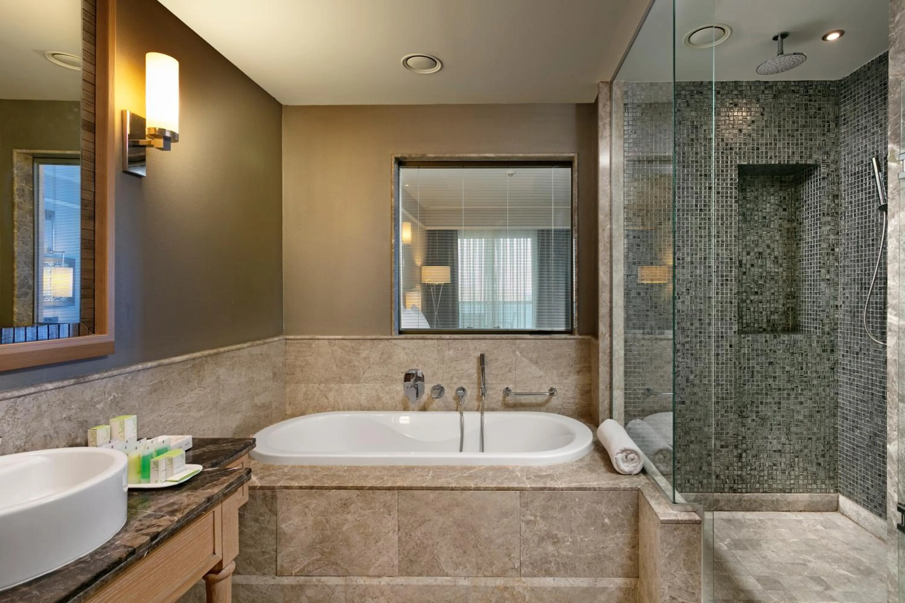 Shower in Xanadu Island