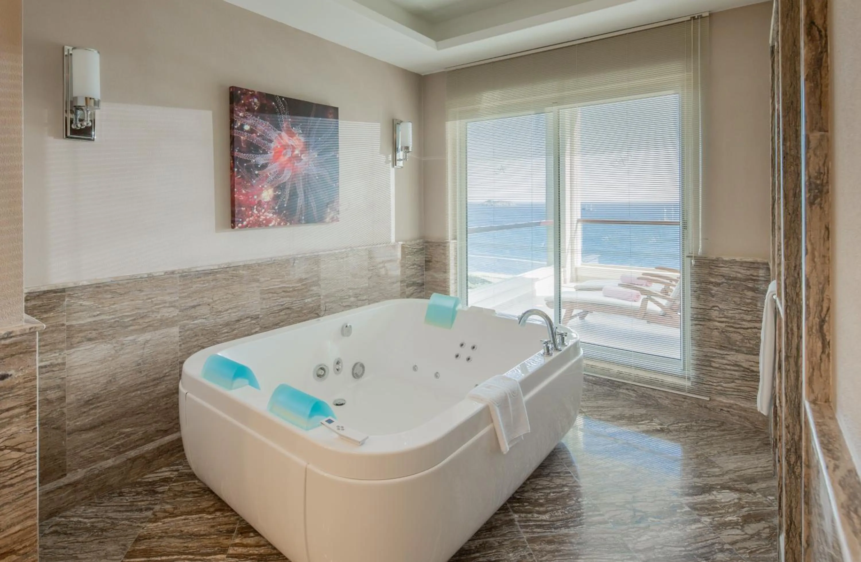 Hot Tub in Xanadu Island