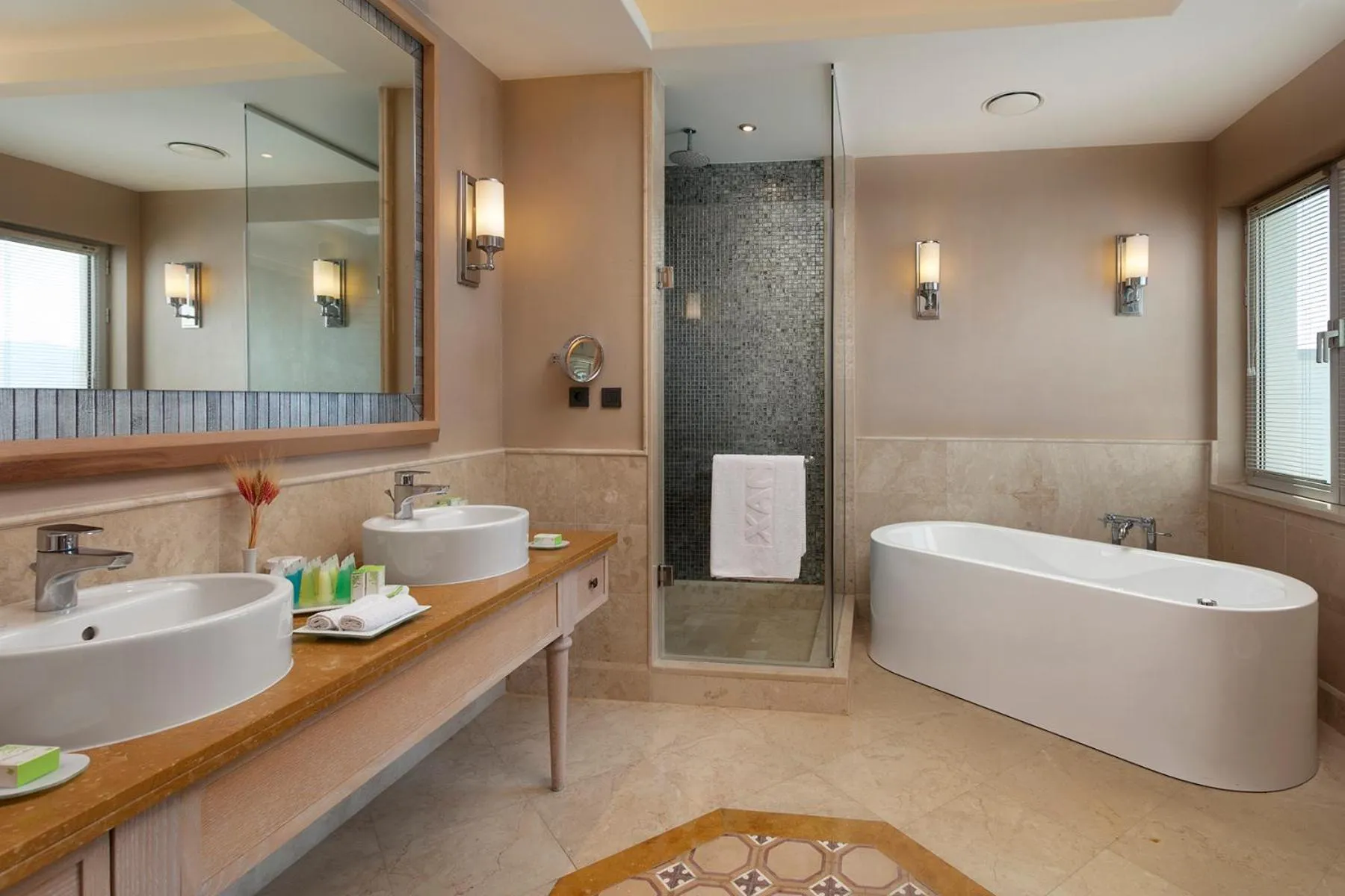 Shower in Xanadu Island