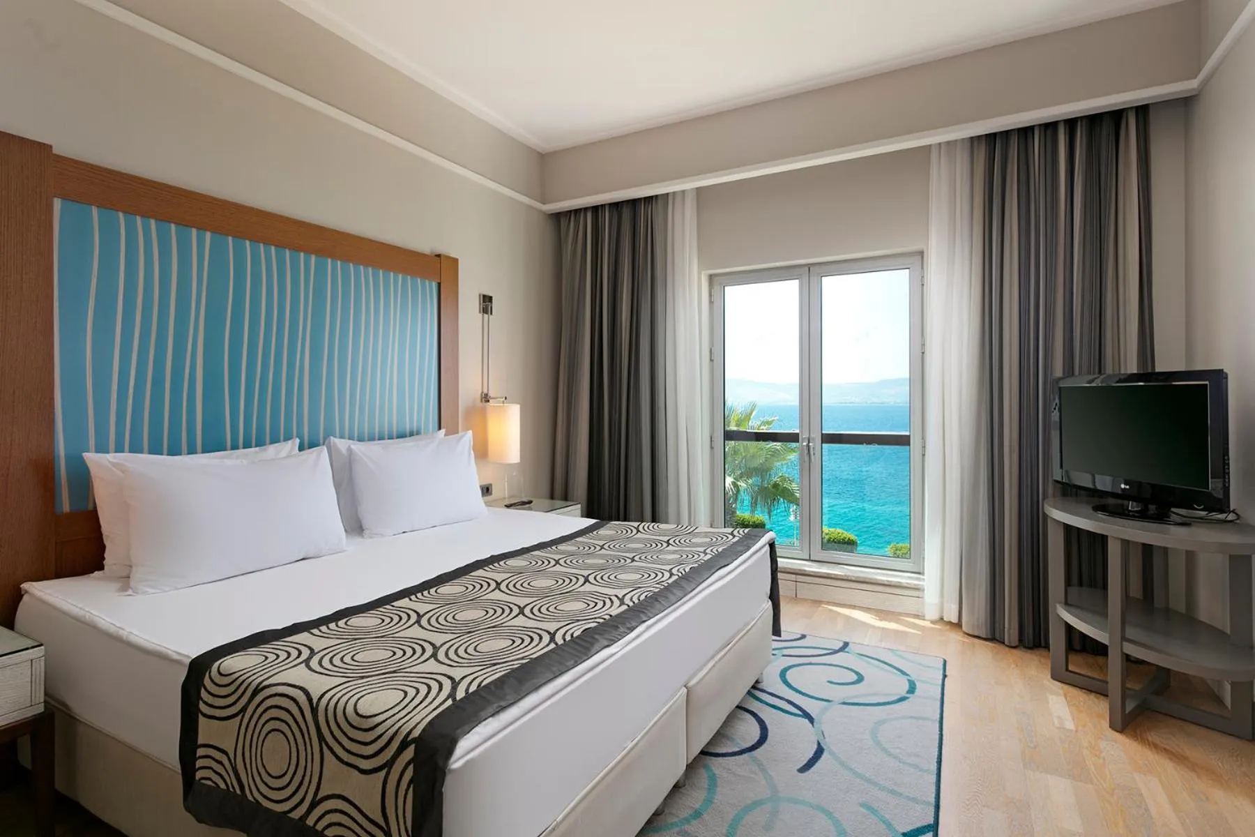Sea view, Bed in Xanadu Island