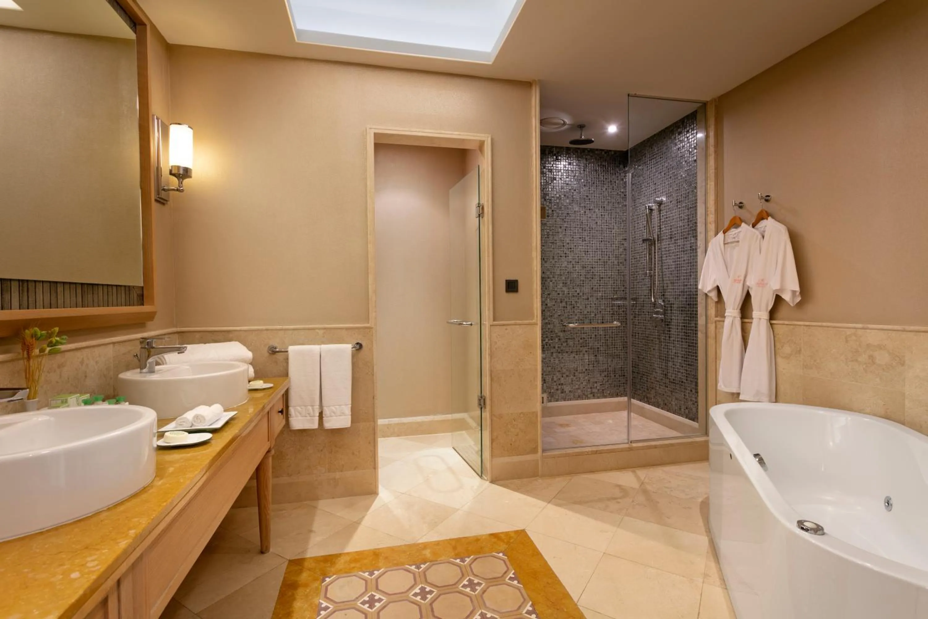 Shower in Xanadu Island