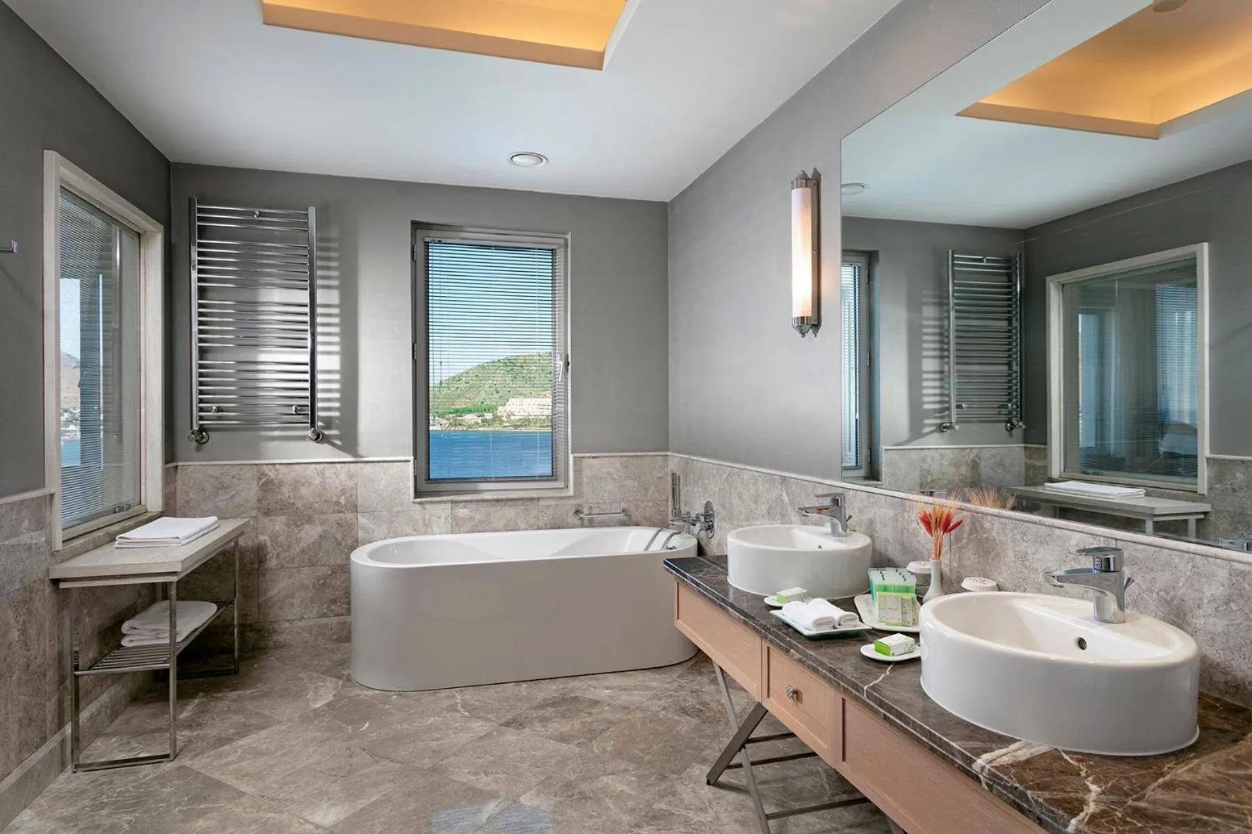 Hot Tub in Xanadu Island