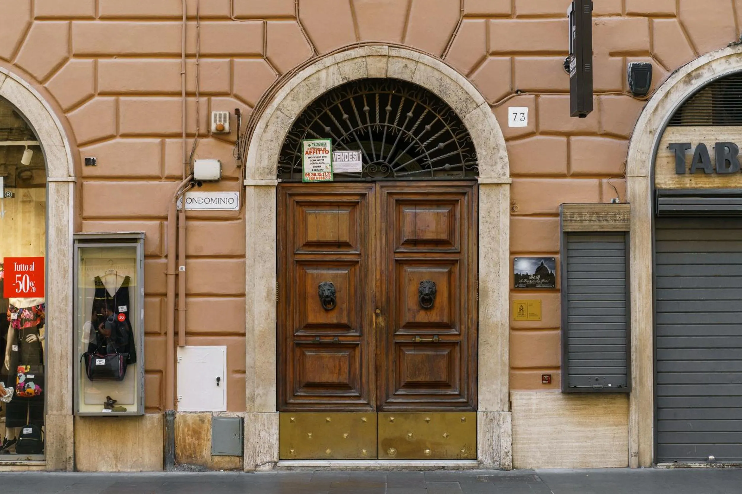 Facade/entrance in La Dolce Vita Ottaviano