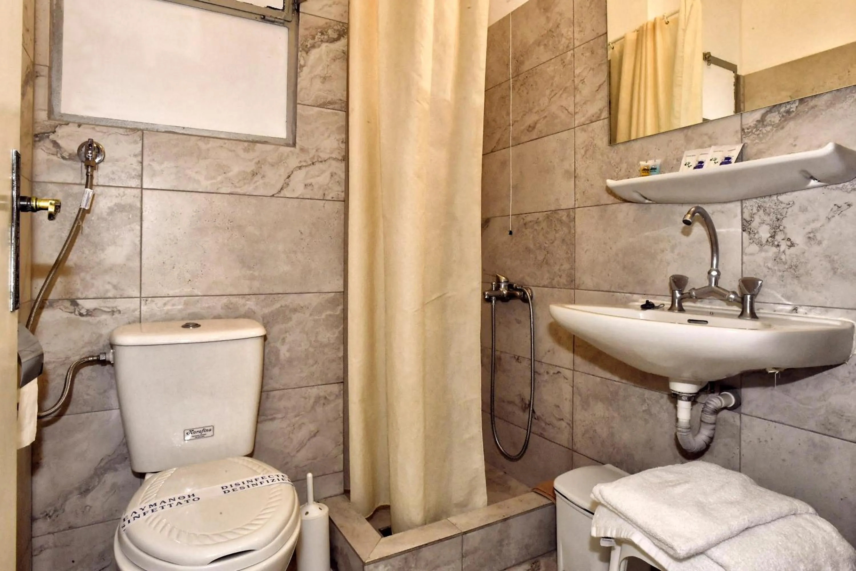 Bathroom in Siagas Beach Hotel