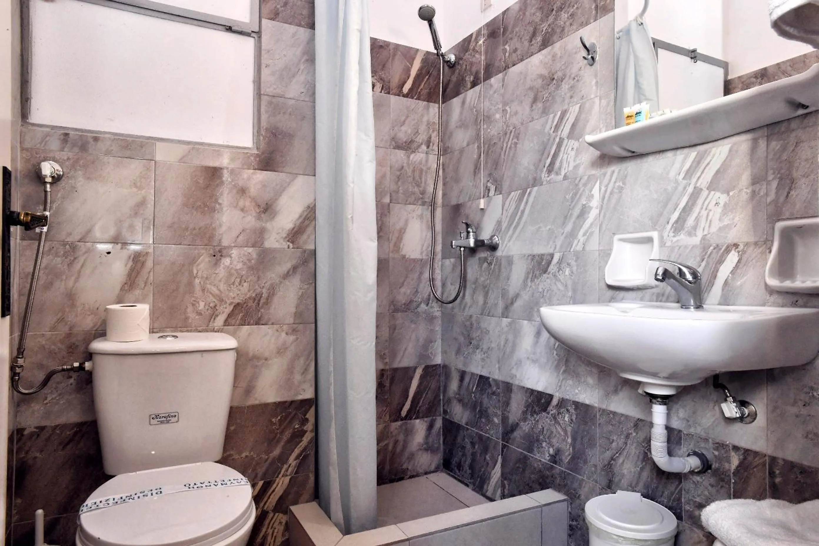 Bathroom in Siagas Beach Hotel