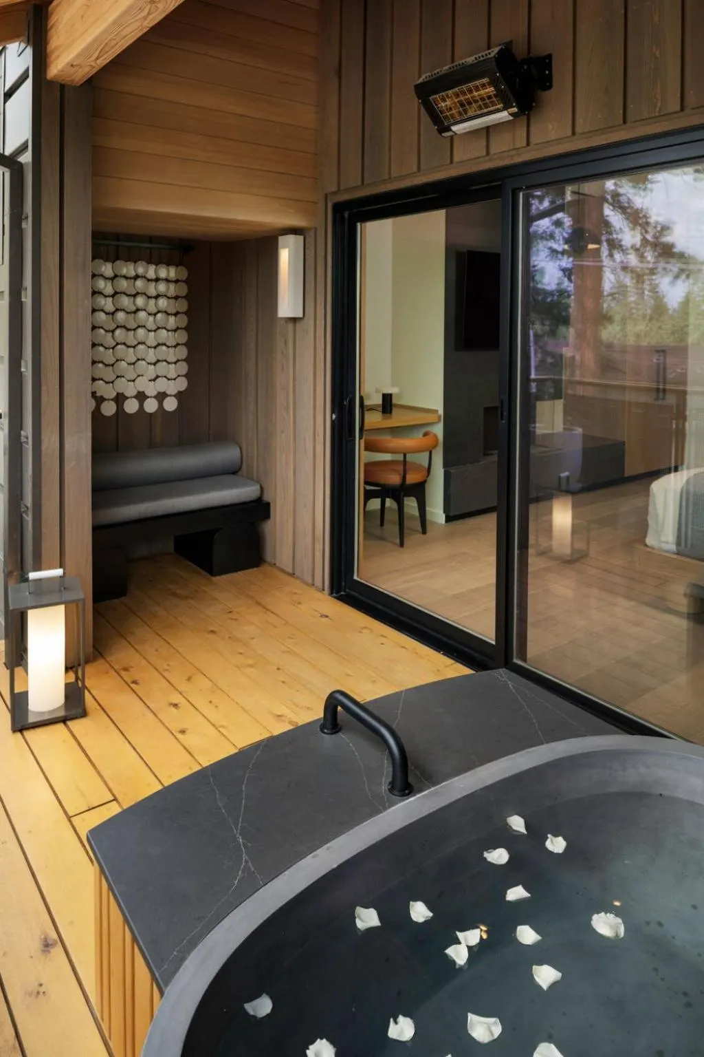 Hot Tub, Bed in Desolation Hotel