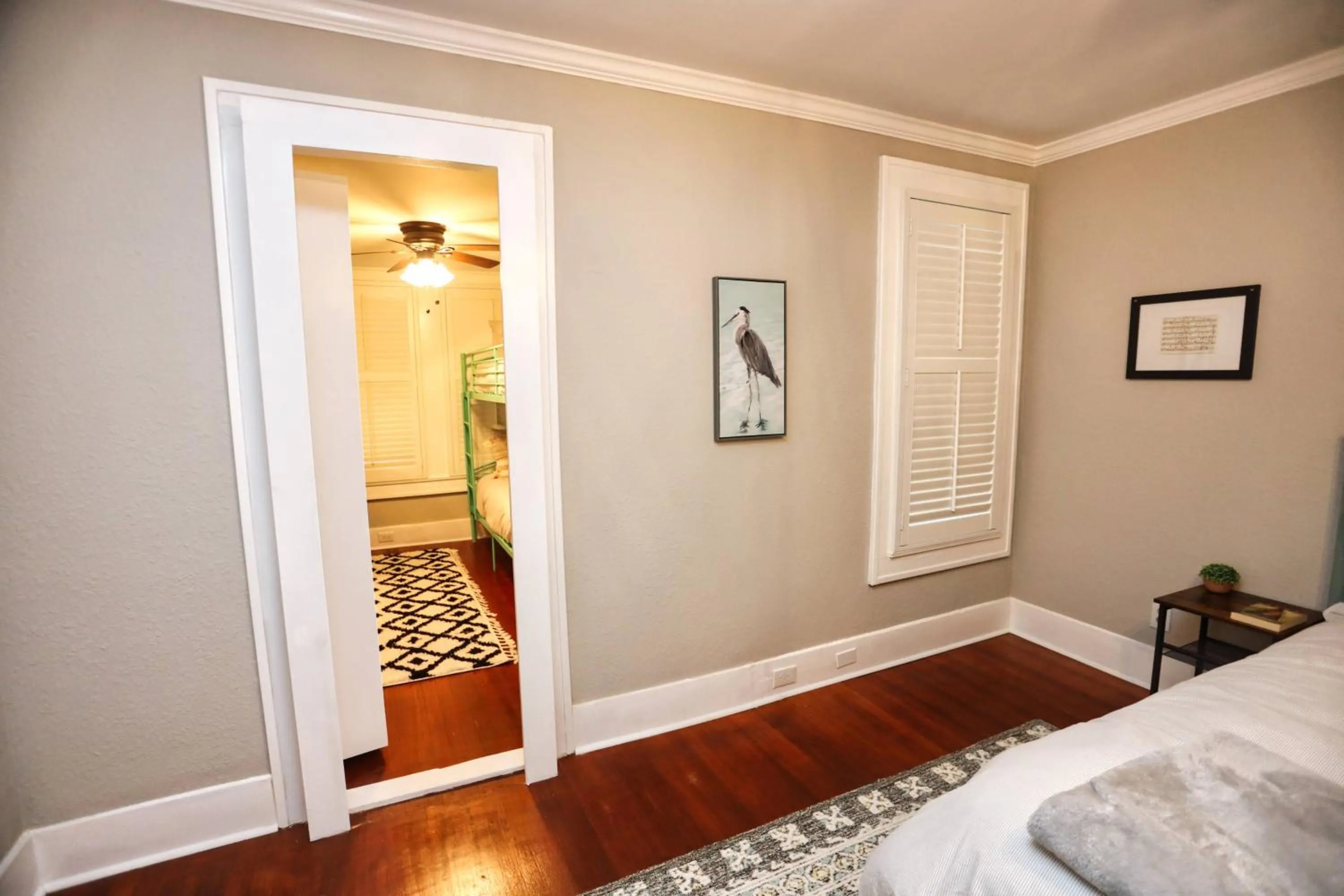 Bed in Historic Home Family Friendly Close to Seawall