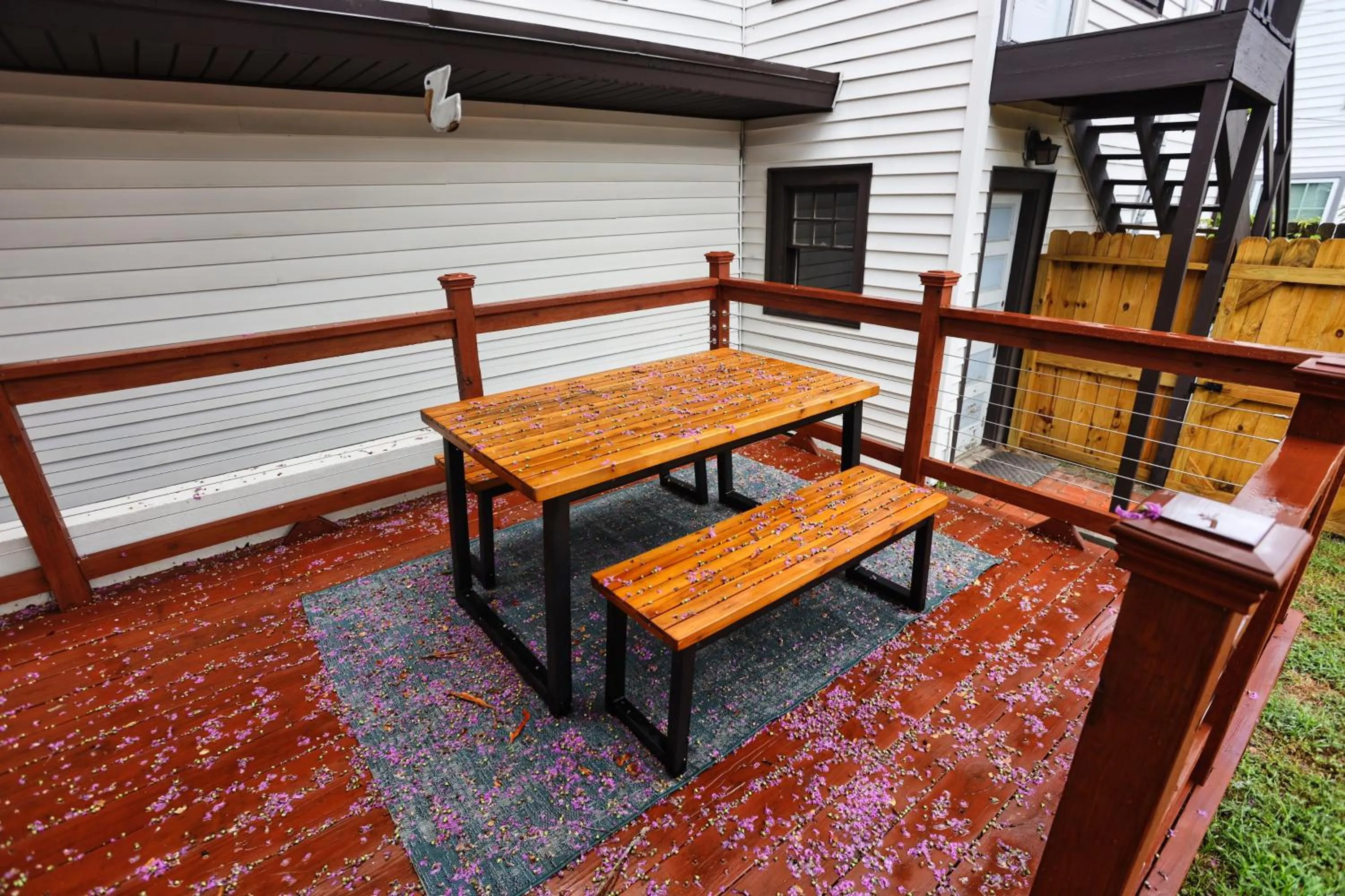 Patio in Historic Home Family Friendly Close to Seawall