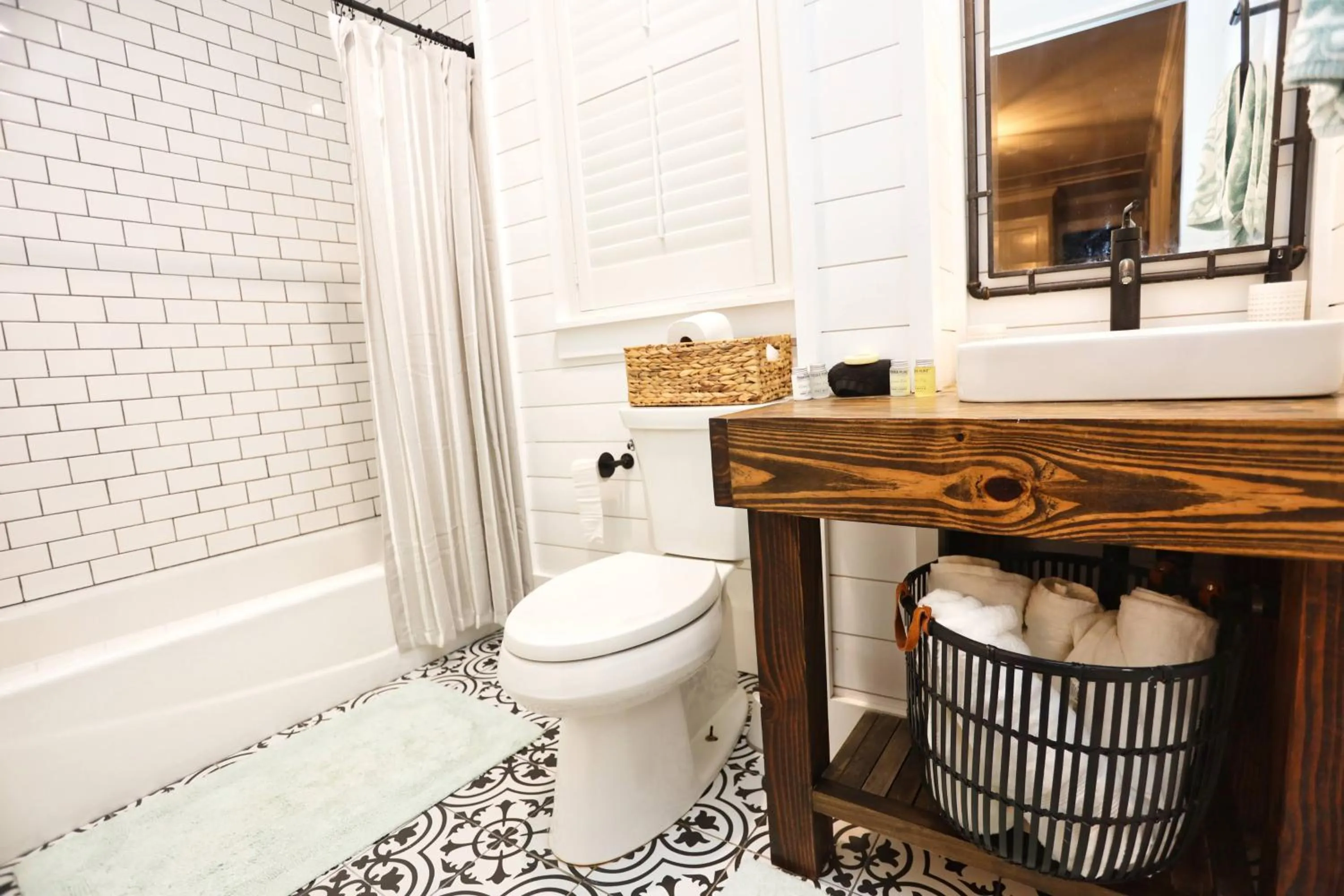 Shower in Historic Home Family Friendly Close to Seawall