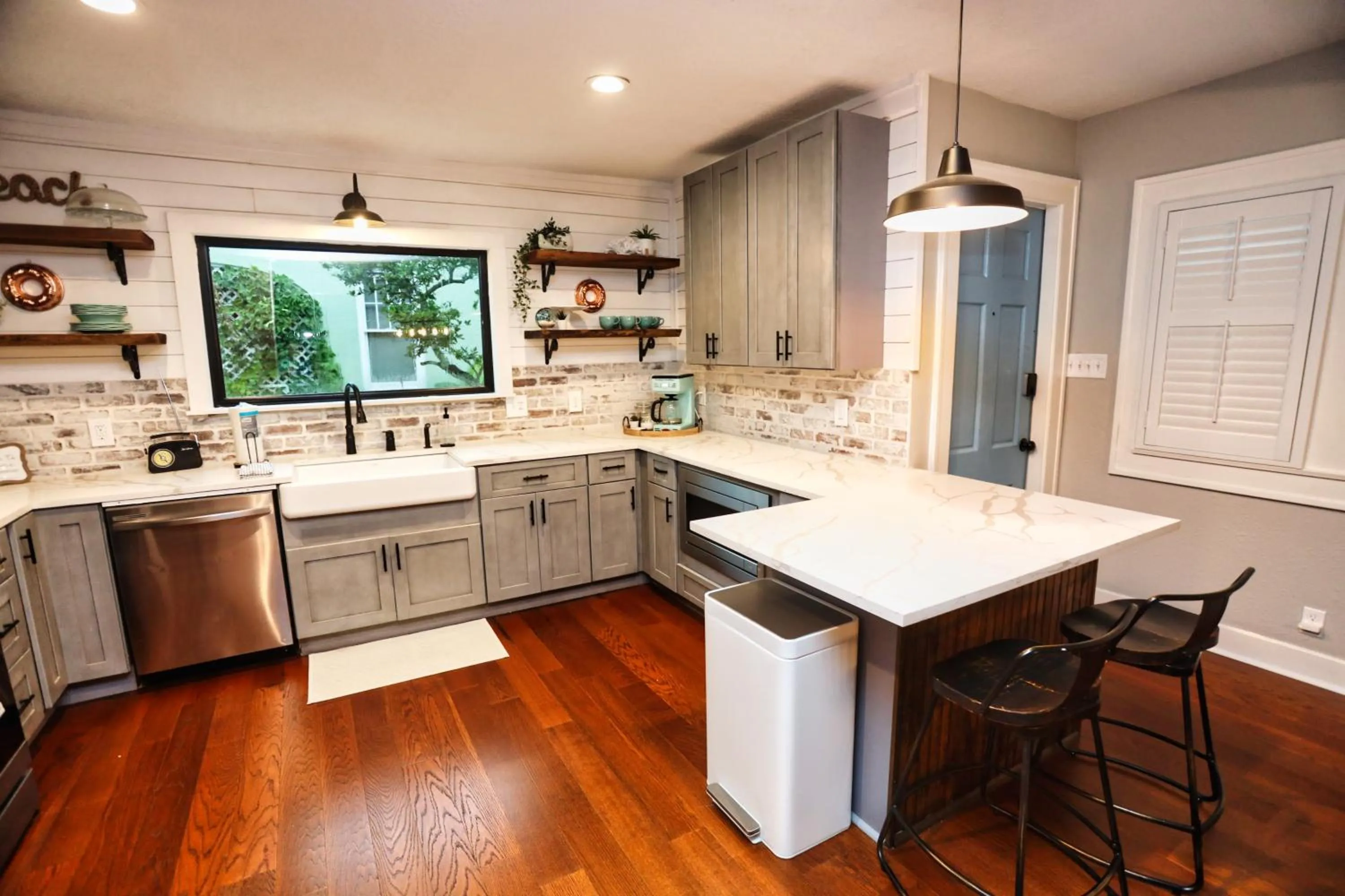 Kitchen or kitchenette in Historic Home Family Friendly Close to Seawall