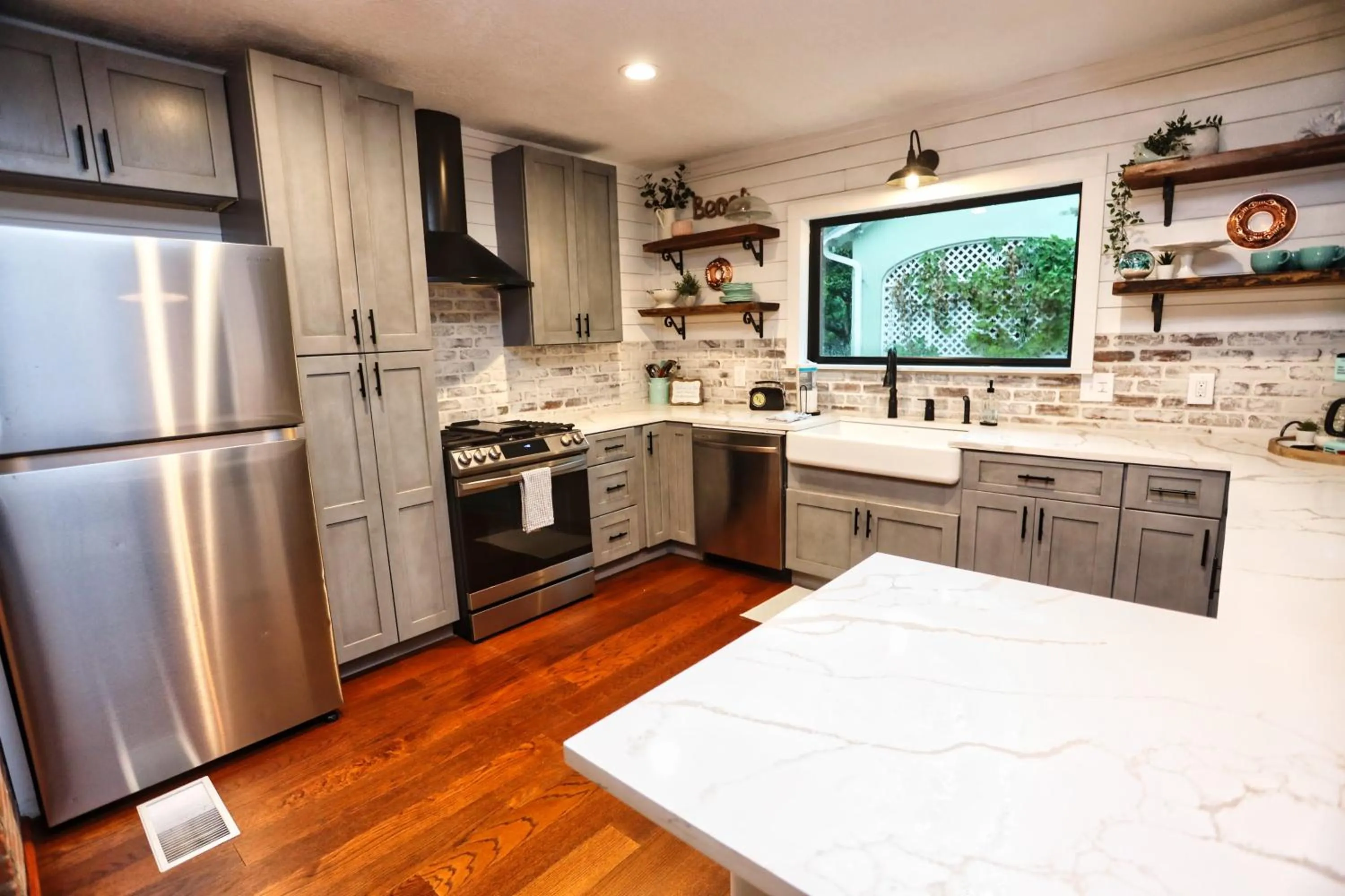 Kitchen or kitchenette in Historic Home Family Friendly Close to Seawall