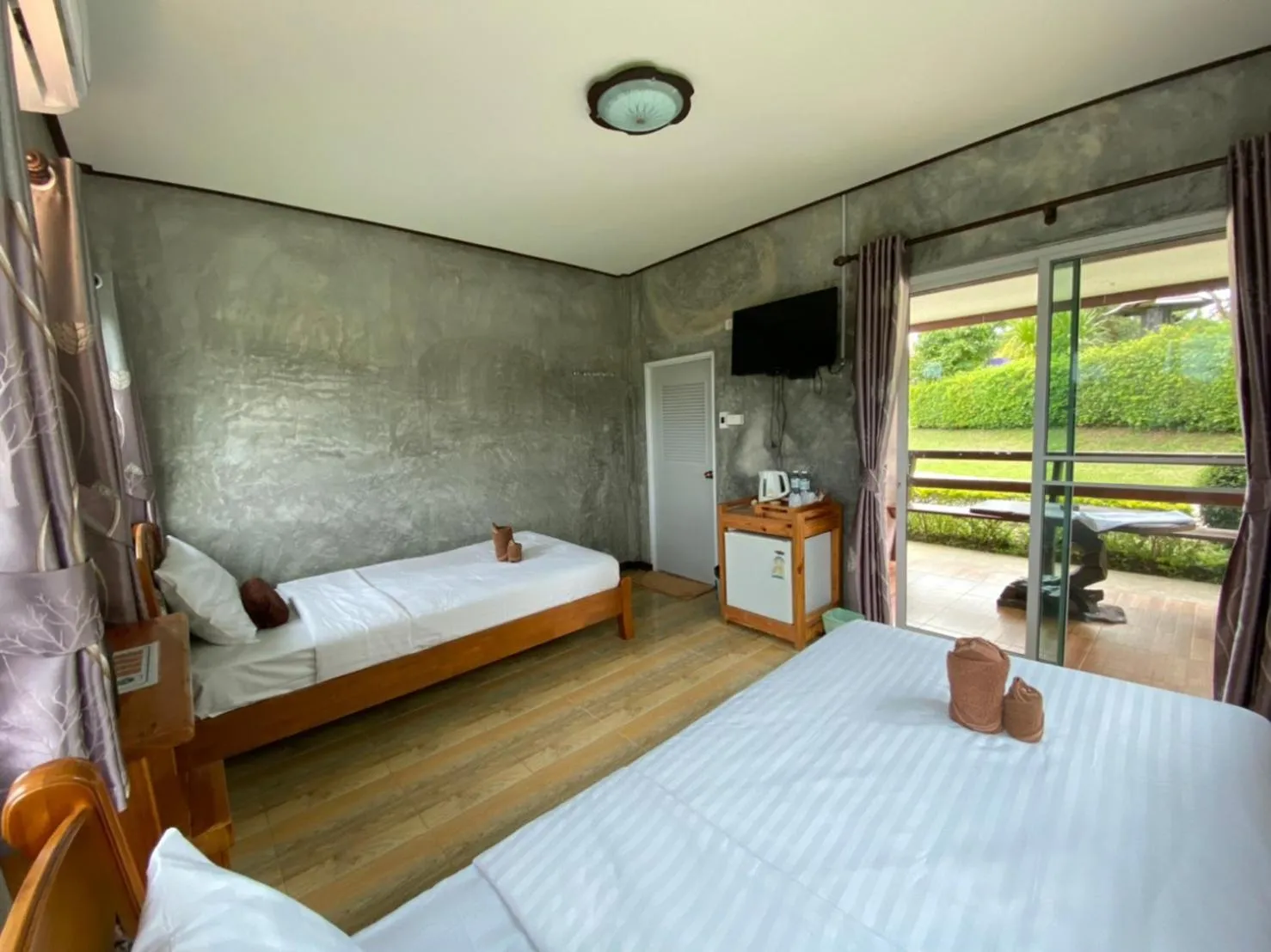 Photo of the whole room, Bed in Pruksa View Homestay