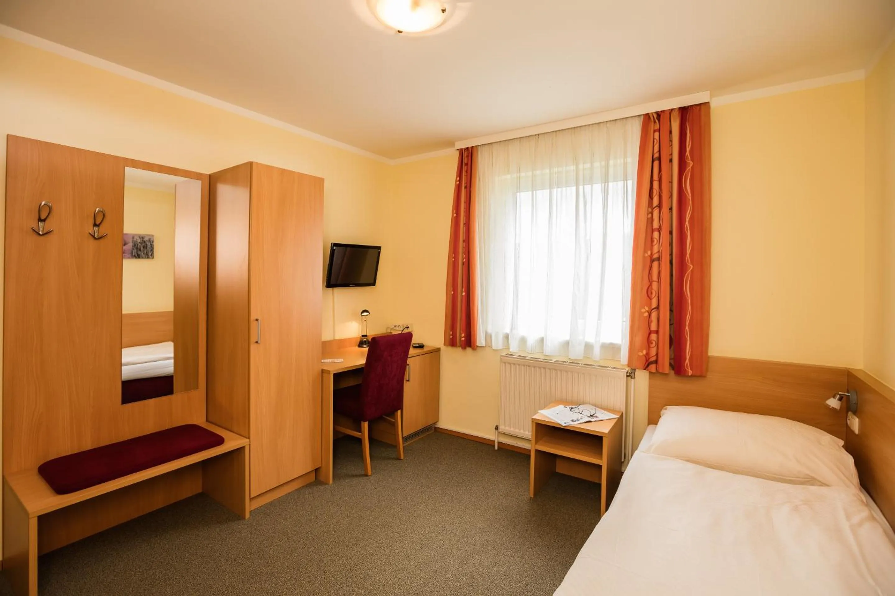 Photo of the whole room, Bed in Hotel Denk Bed & Breakfast