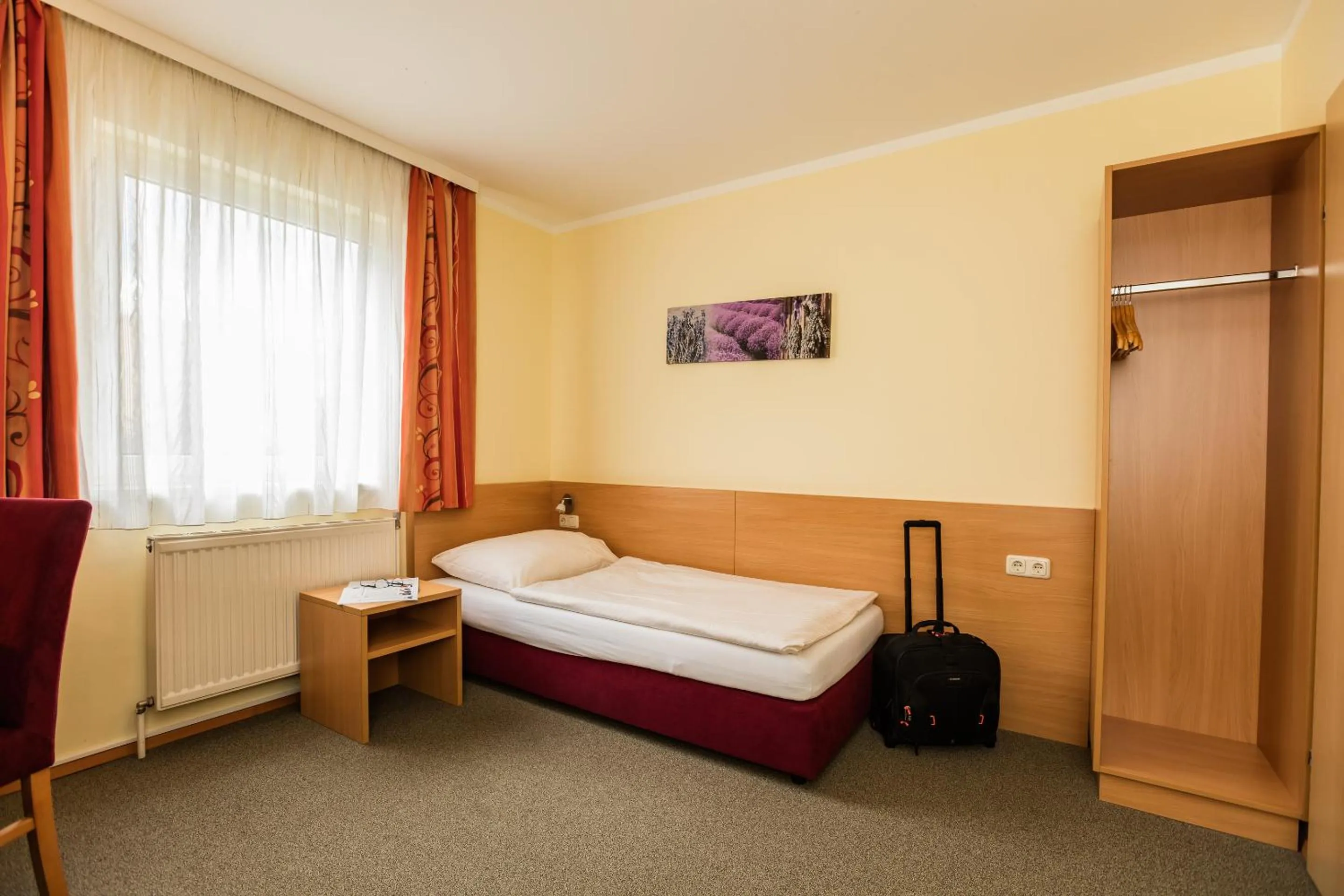 Photo of the whole room, Bed in Hotel Denk Bed & Breakfast