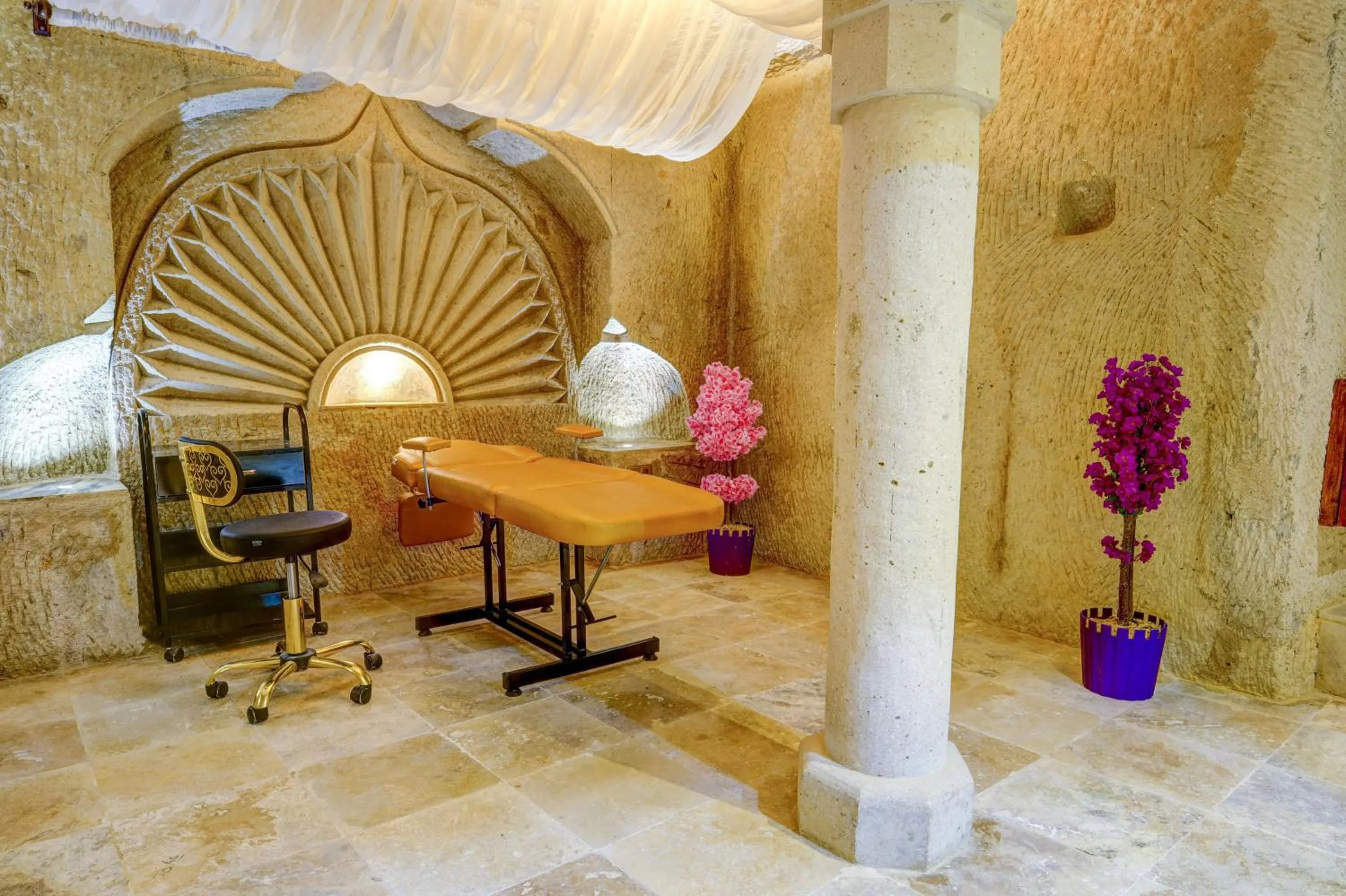 Massage in Aşk-ı Nare Cave Hotel Swimming Pool Hot & SPA