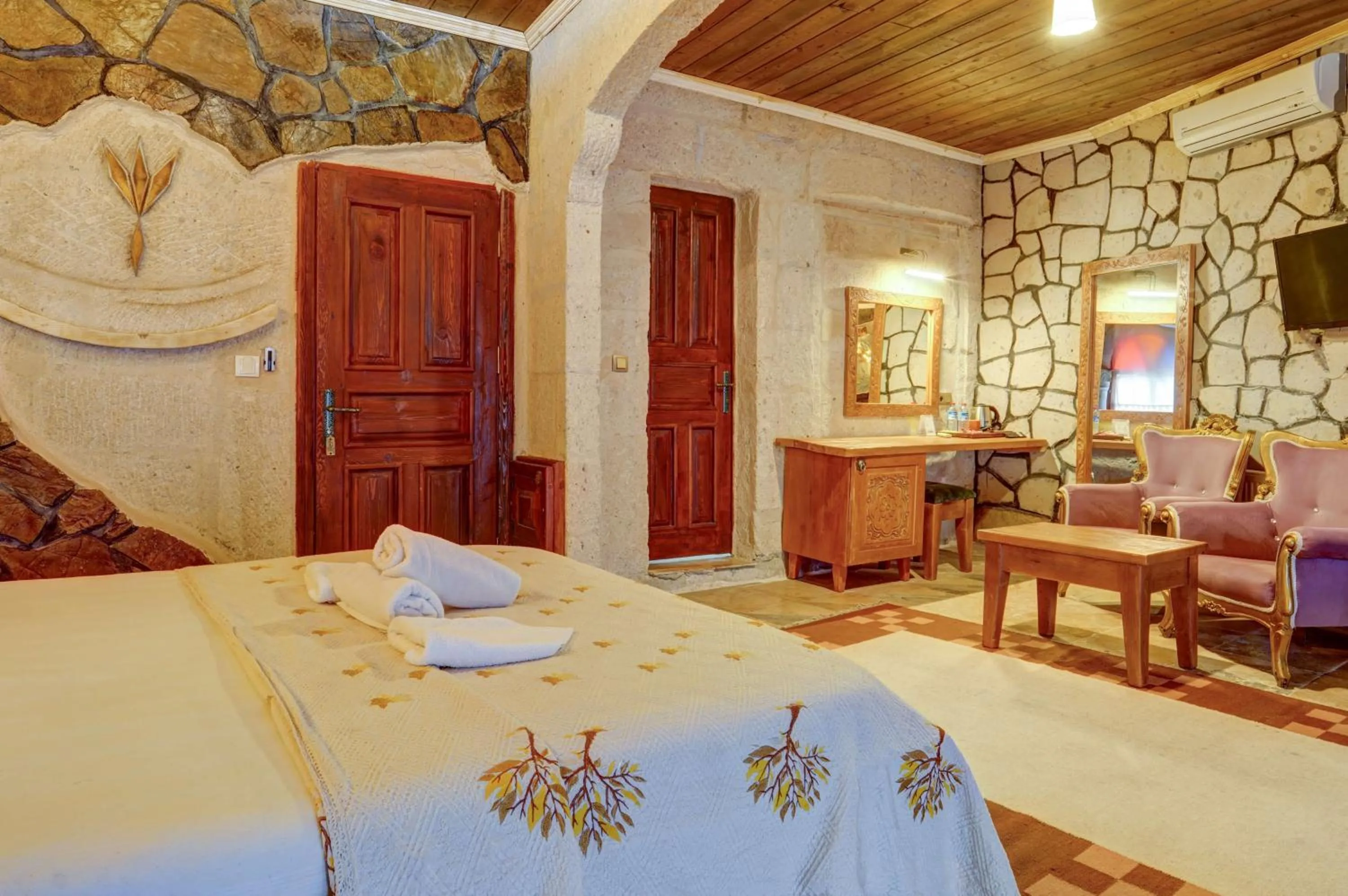 Photo of the whole room, Bed in Aşk-ı Nare Cave Hotel Swimming Pool Hot & SPA